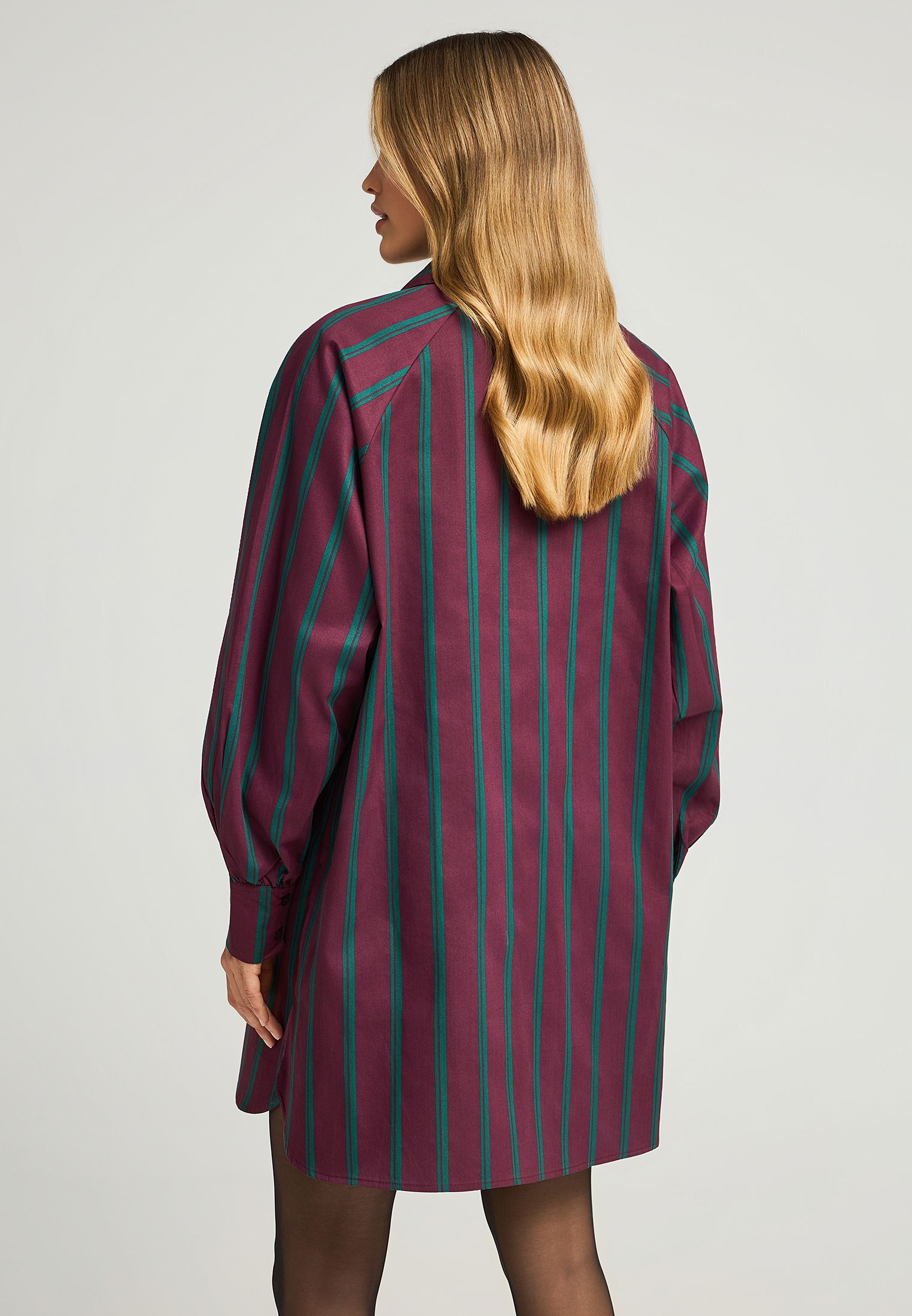 Φόρεμα πουκάμισο ριγέ φωτογραφία