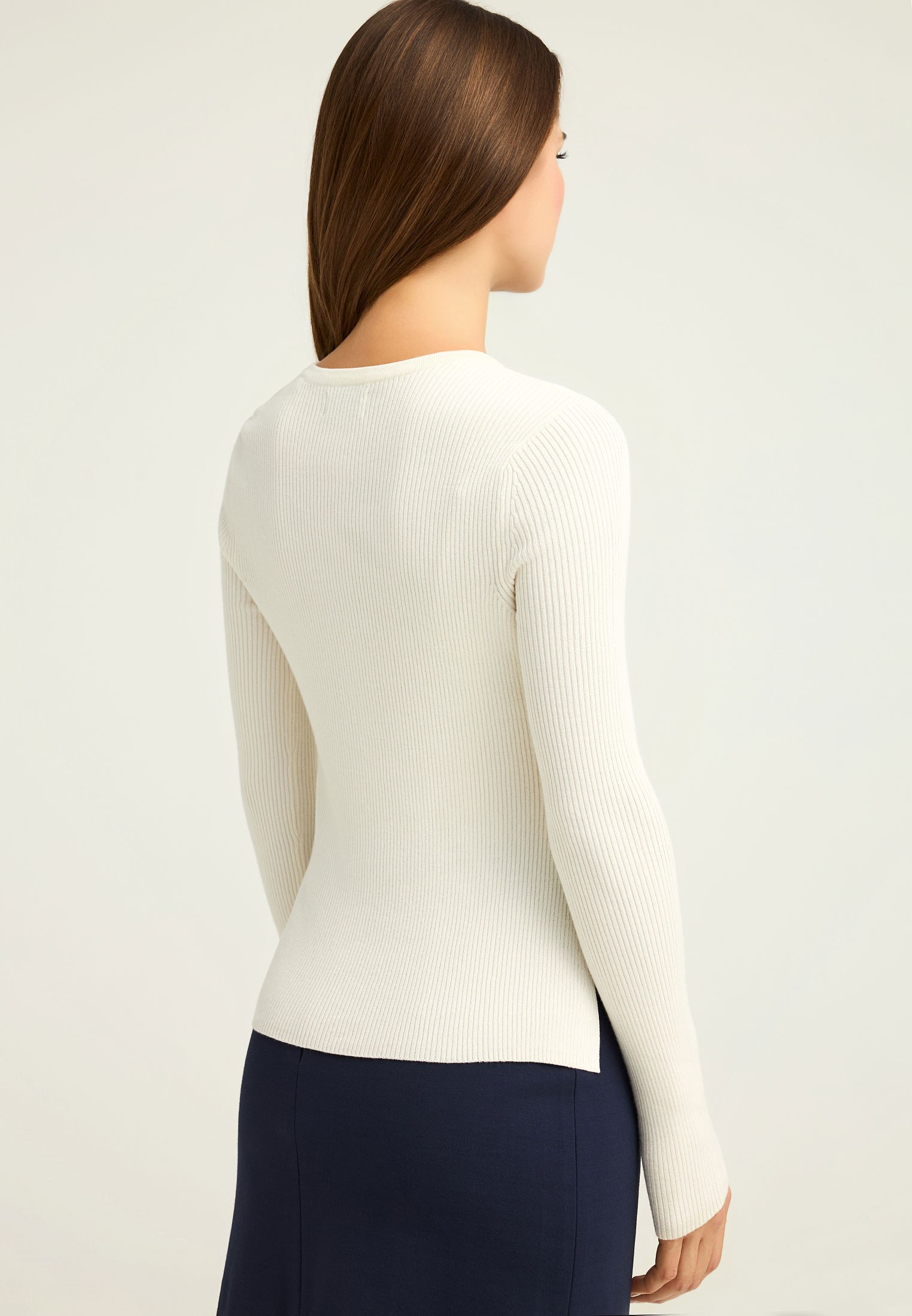 Rib πλεκτό με henley λαιμόκοψη φωτογραφία