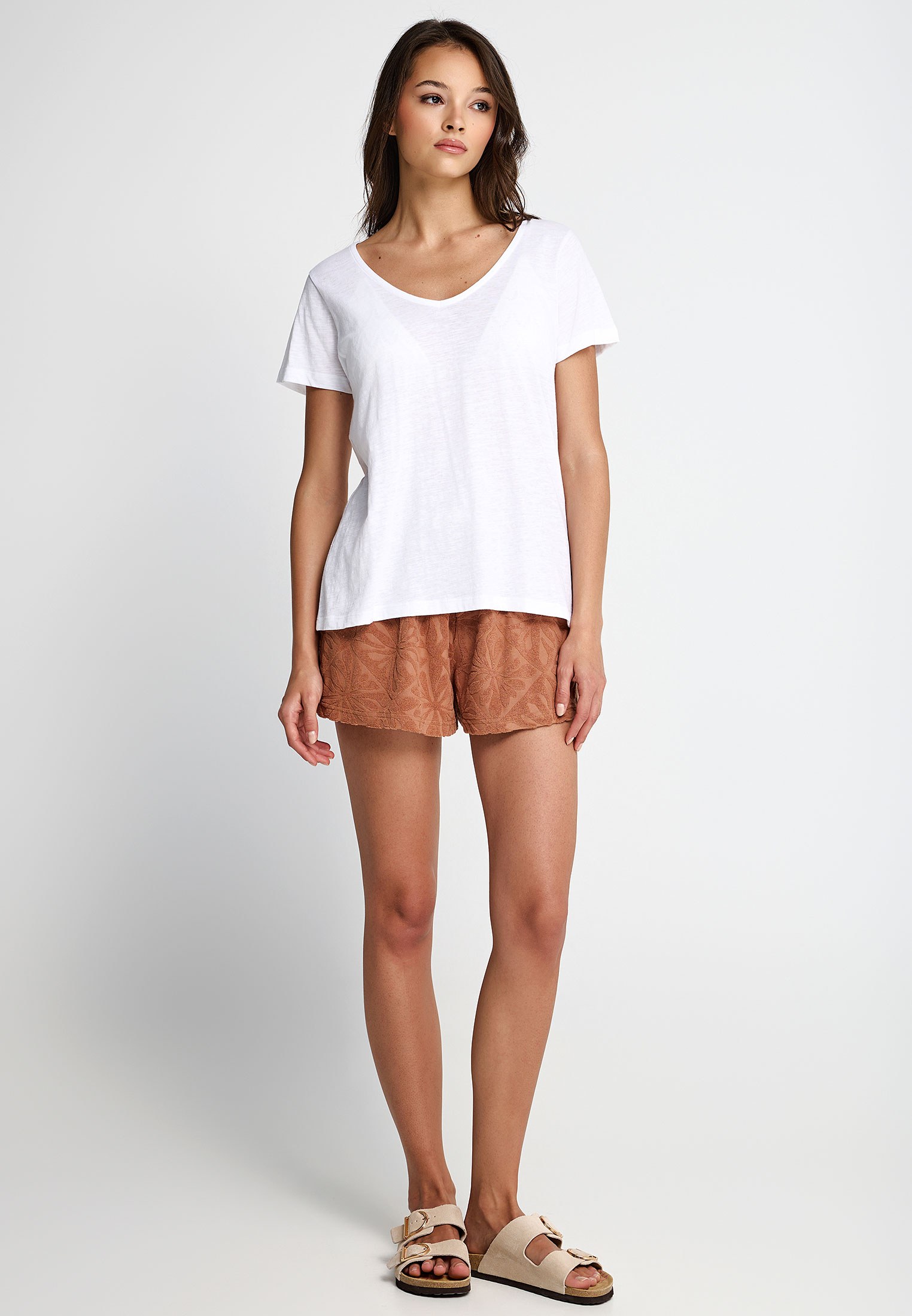 T-shirt με V λαιμόκοψη - The basics collection