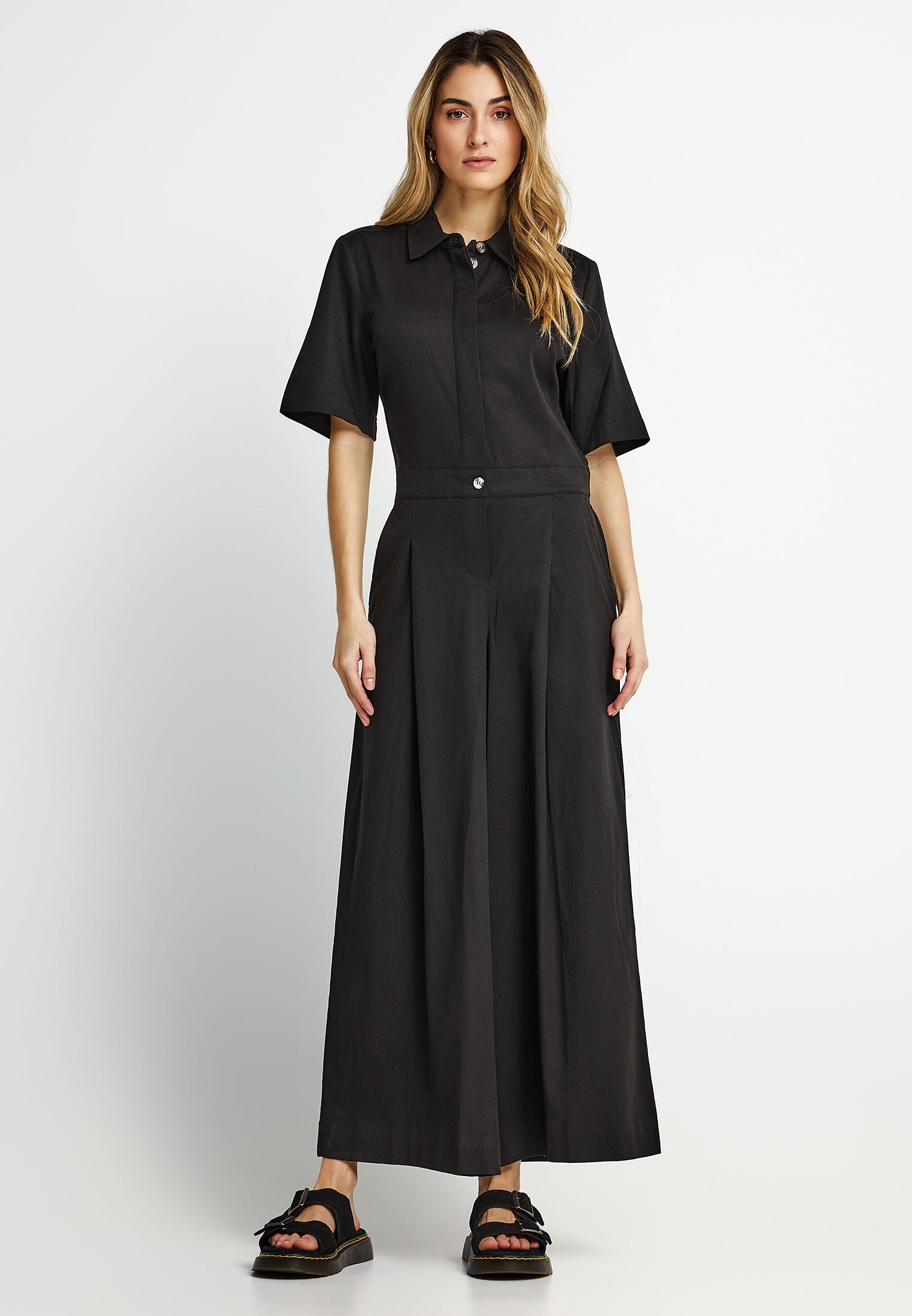 Ολόσωμη φόρμα lyocell με γιακά