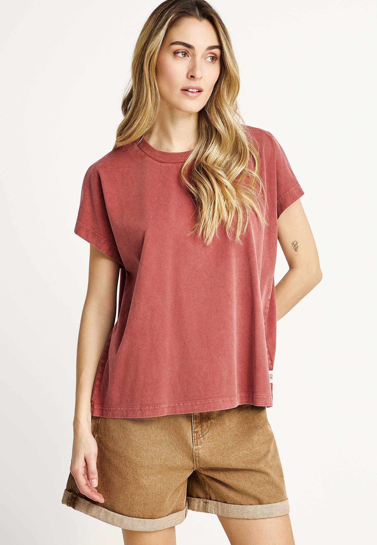 T-shirt με άνοιγμα στο μανίκι