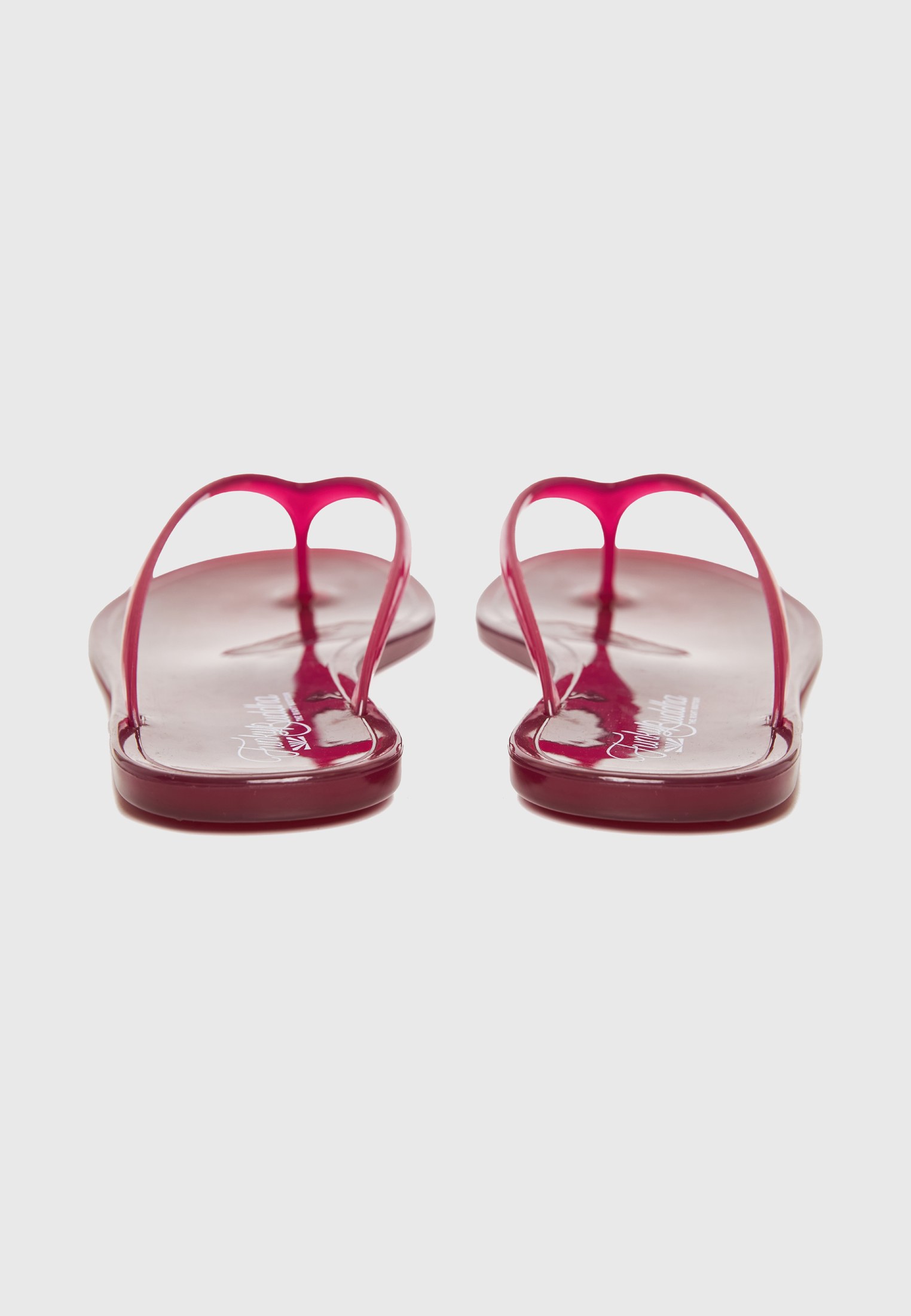 Γυναικείες σαγιονάρες φωτογραφία