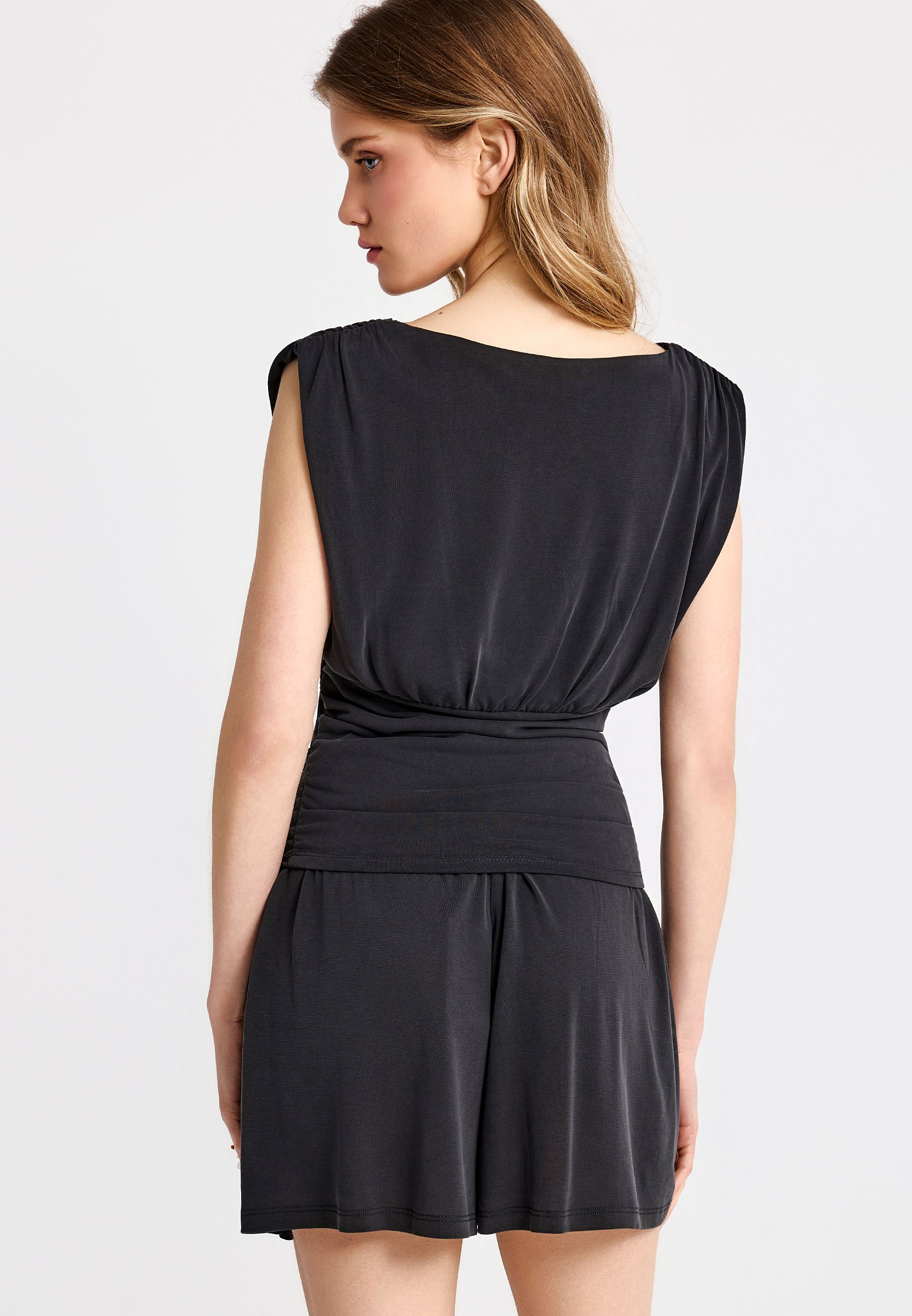 Γυναικείο αμάνικο τοπ