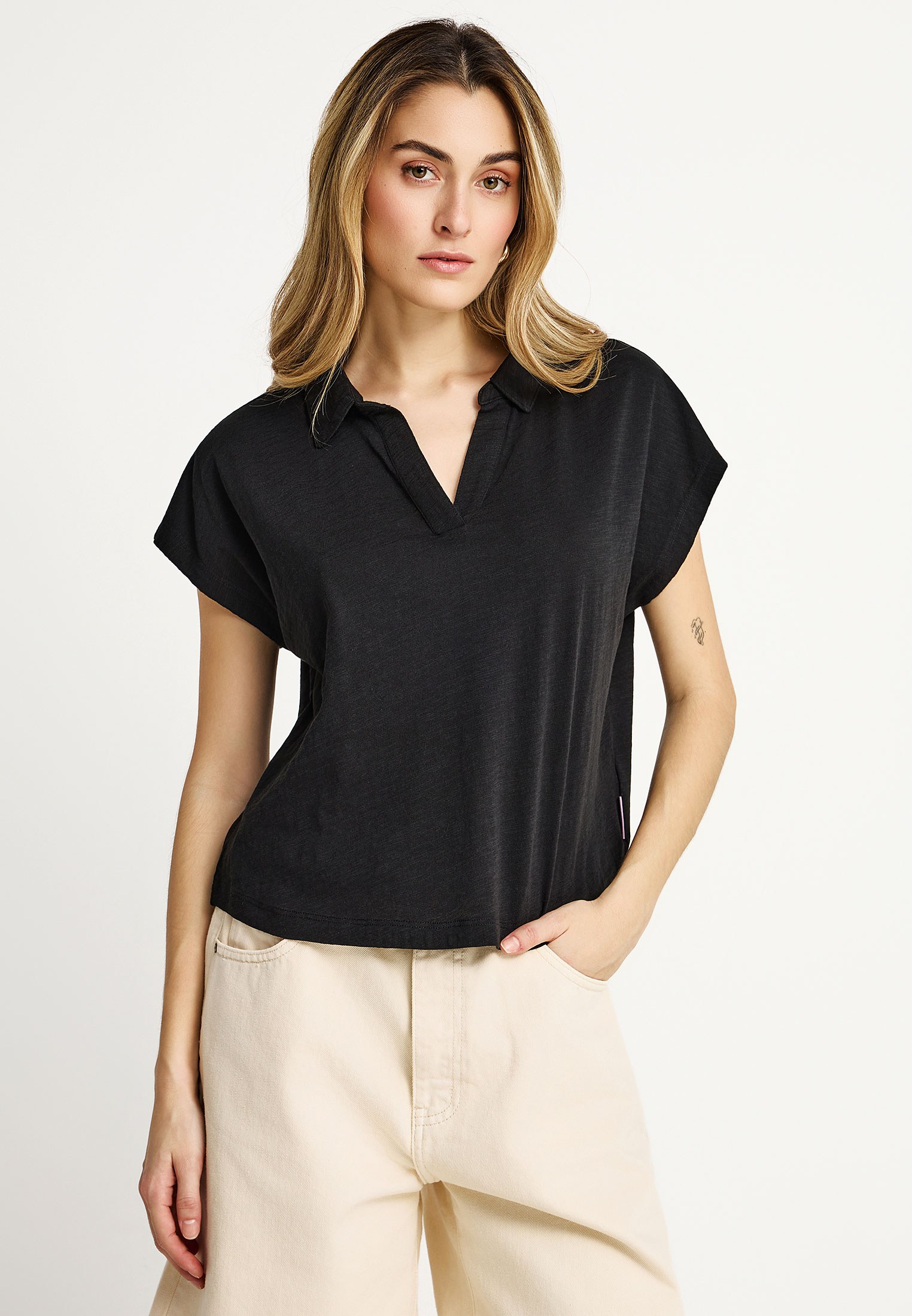 Γυναικείο T-shirt με γιακά - The basics collection