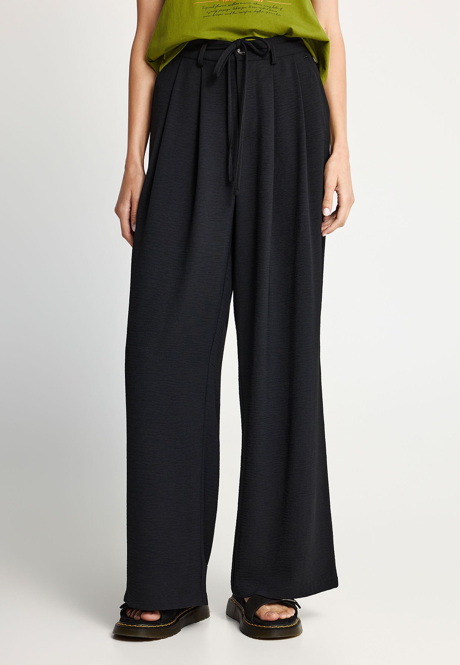 Γυναικεία παντελόνα relaxed fit