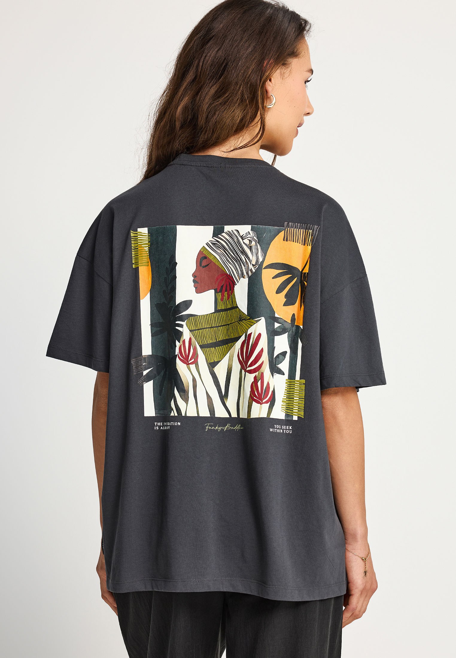 Loose fit t-shirt με τύπωμα στην πλάτη