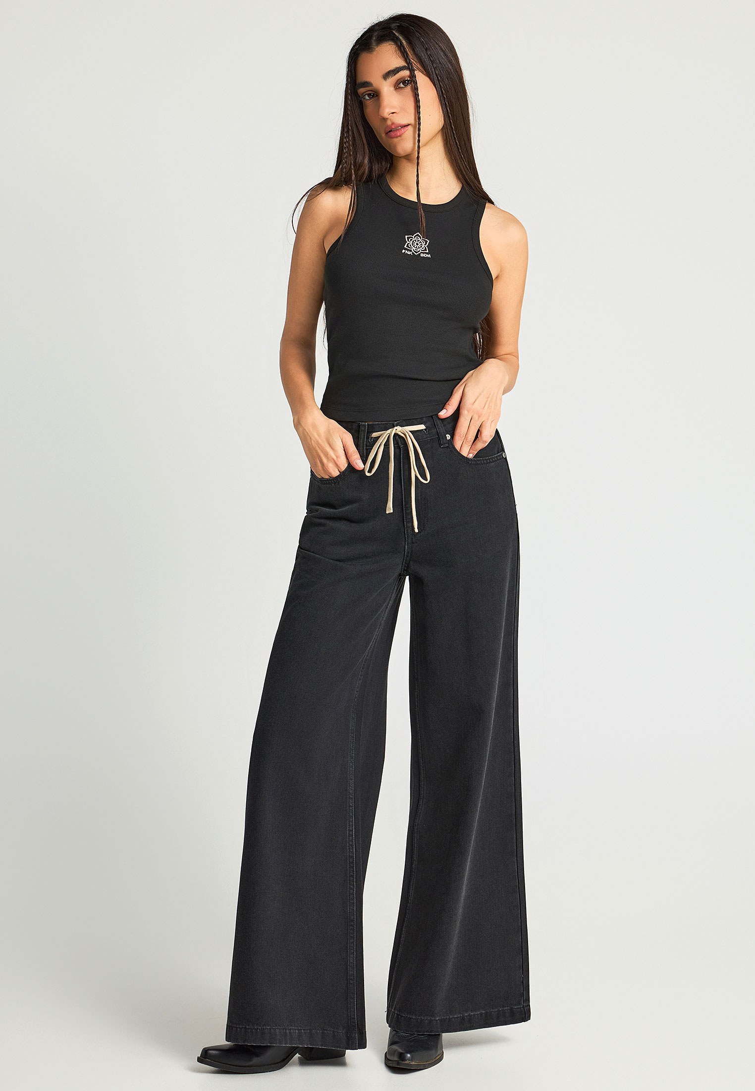 Γυναικείο tank top με κέντημα