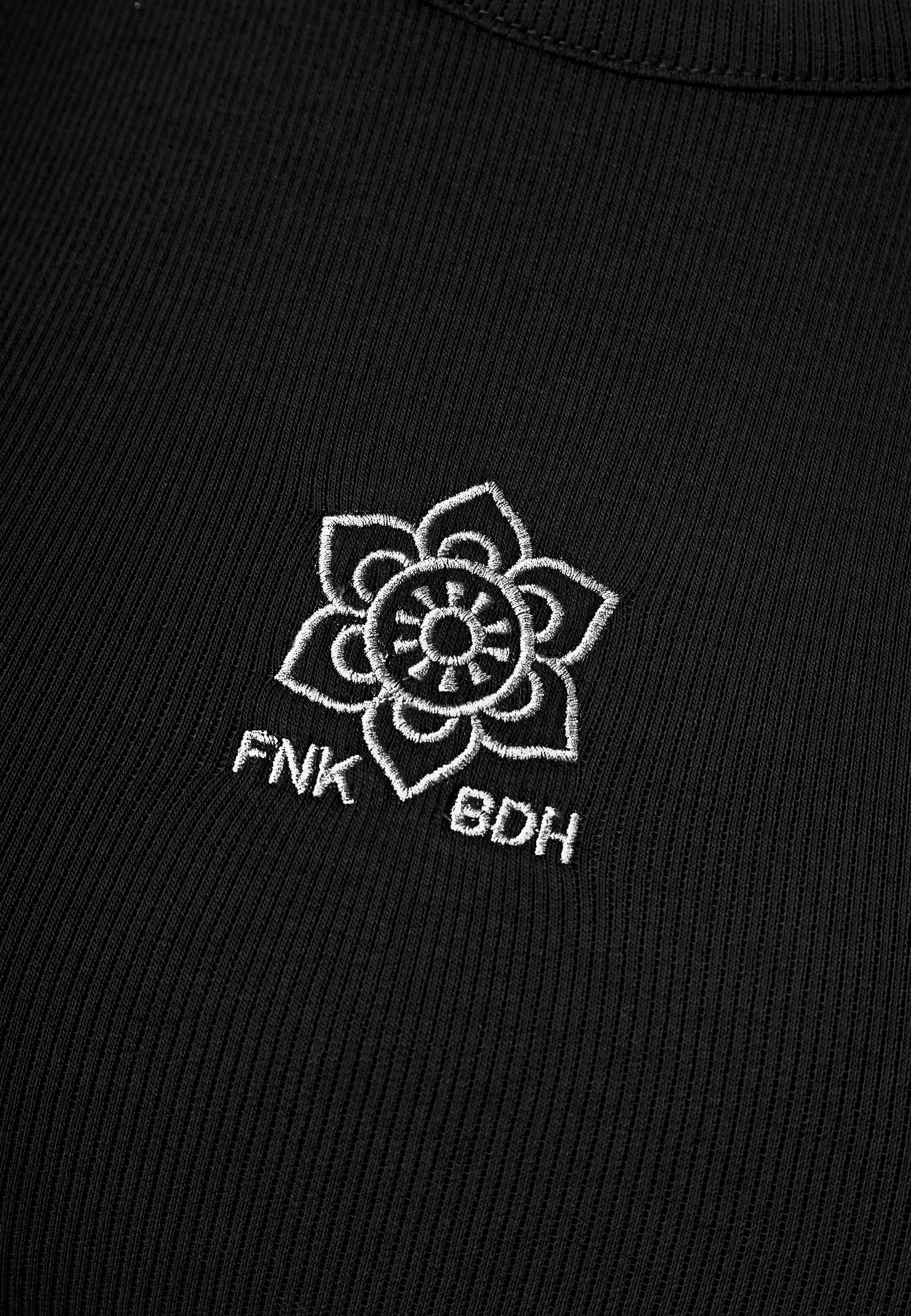 Γυναικείο tank top με κέντημα