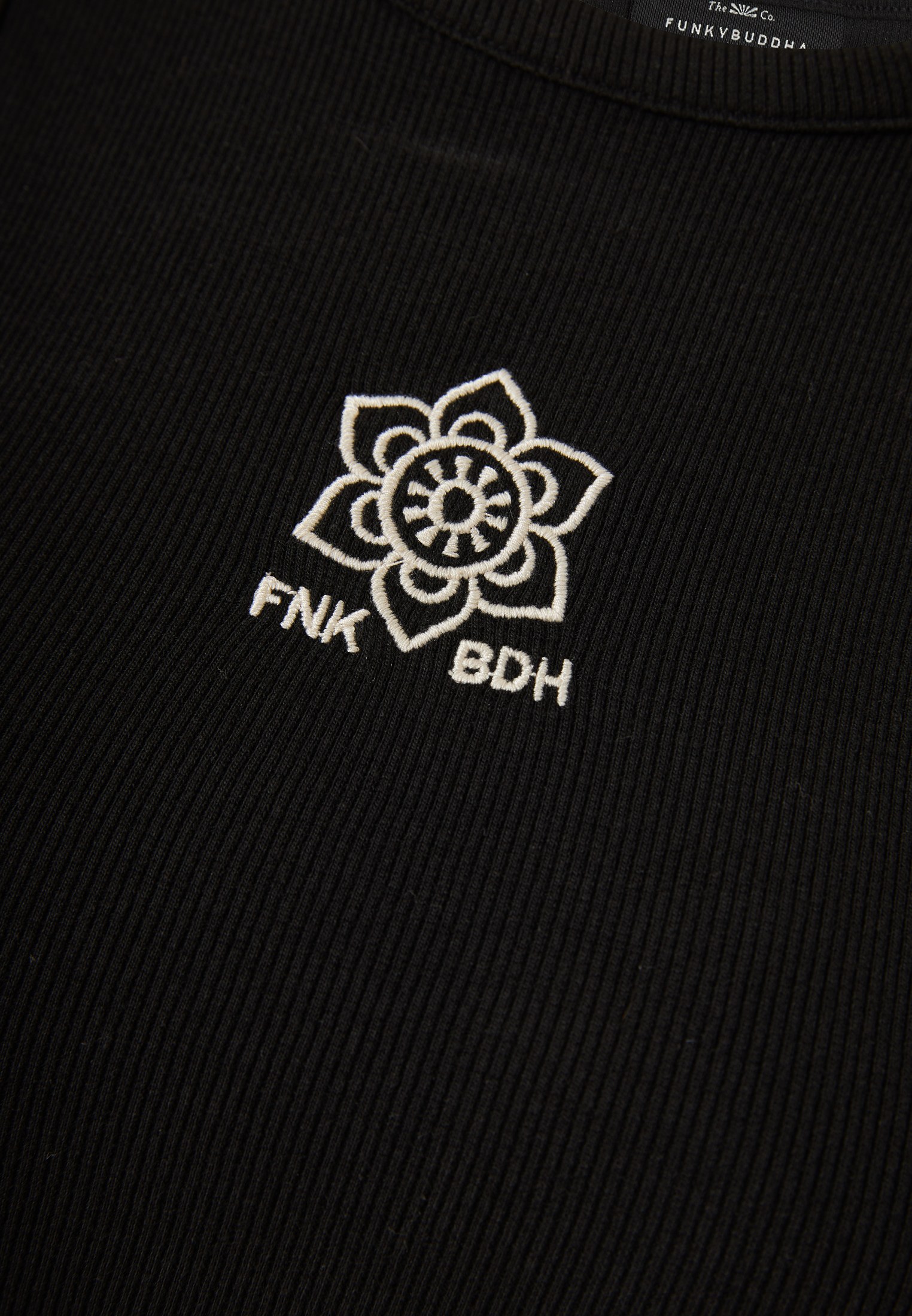 Γυναικείο tank top με κέντημα