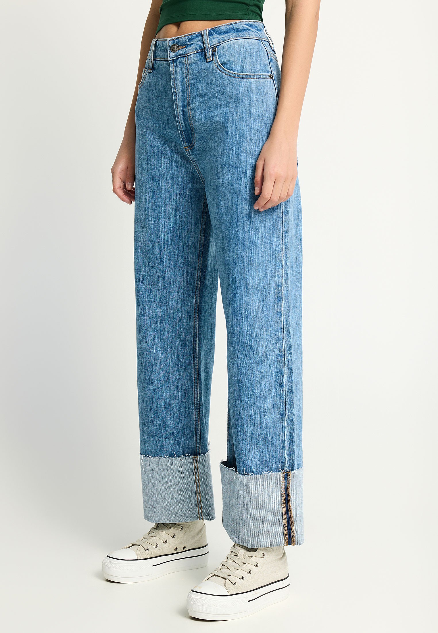 Γυναικείο jean παντελόνι με ρεβέρ