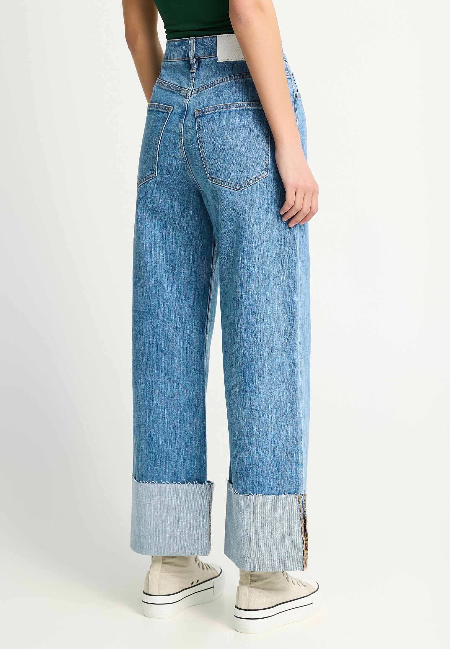 Γυναικείο jean παντελόνι με ρεβέρ