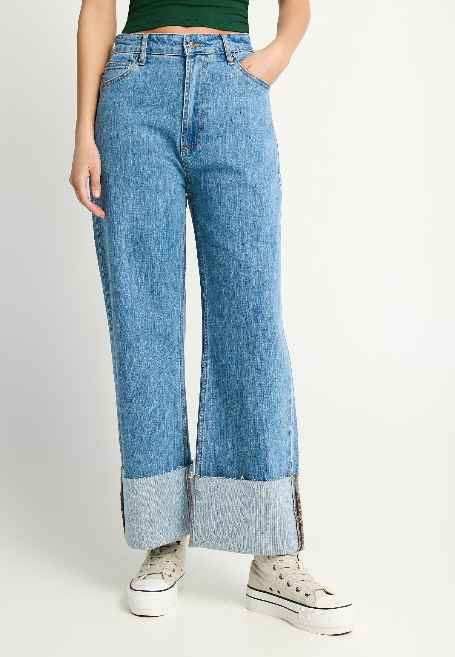 Γυναικείο jean παντελόνι με ρεβέρ