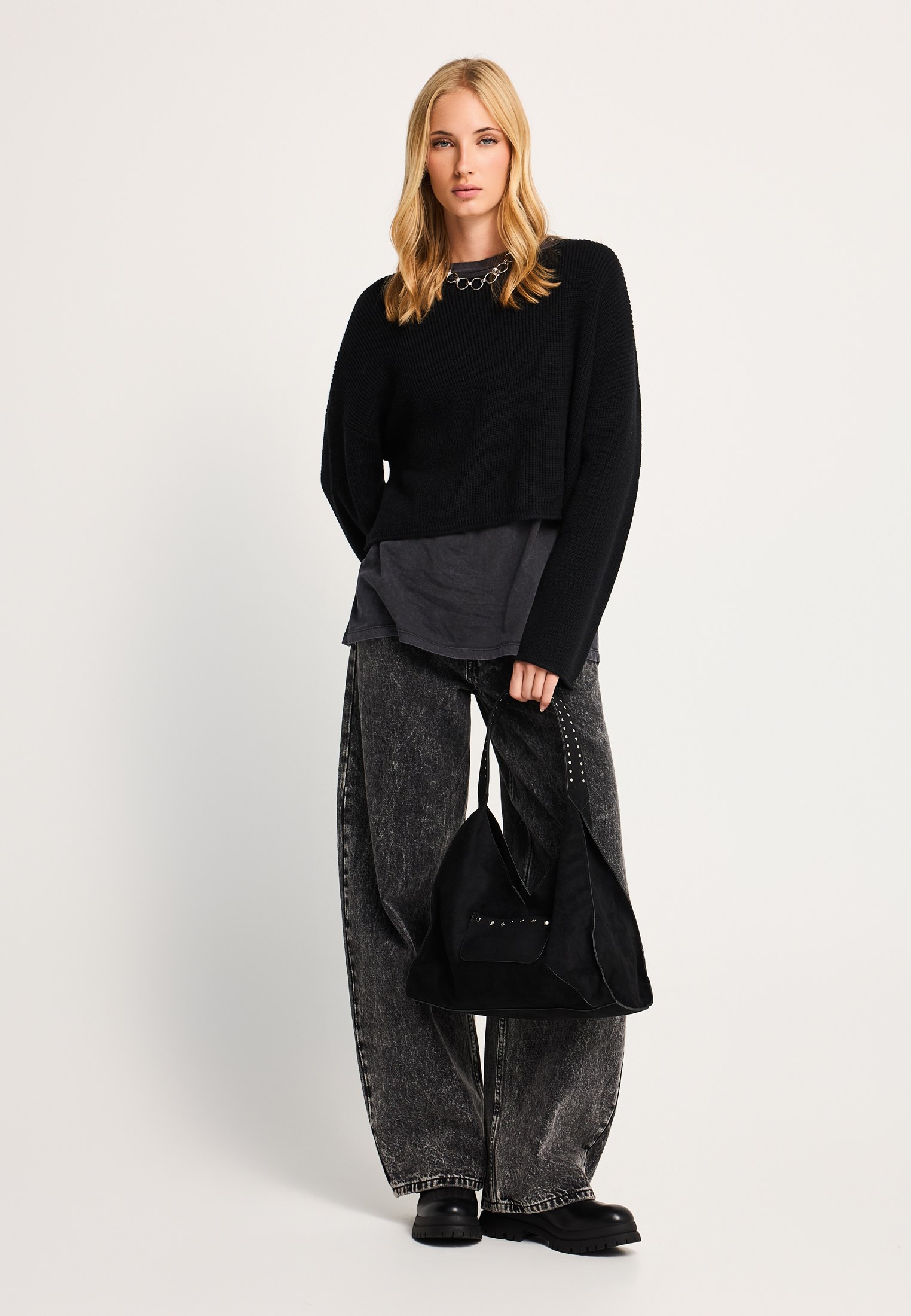 Γυναικεία oversized cropped πλεκτή μπλούζα με μαλλί
