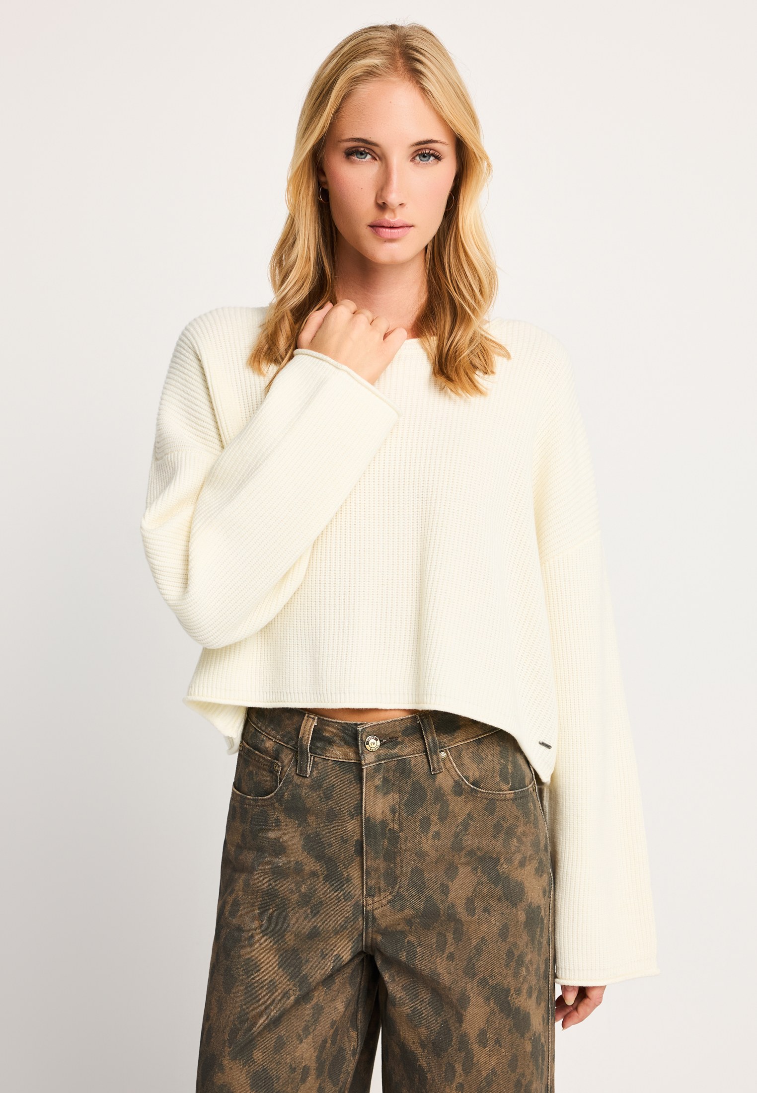 Γυναικεία oversized cropped πλεκτή μπλούζα με μαλλί
