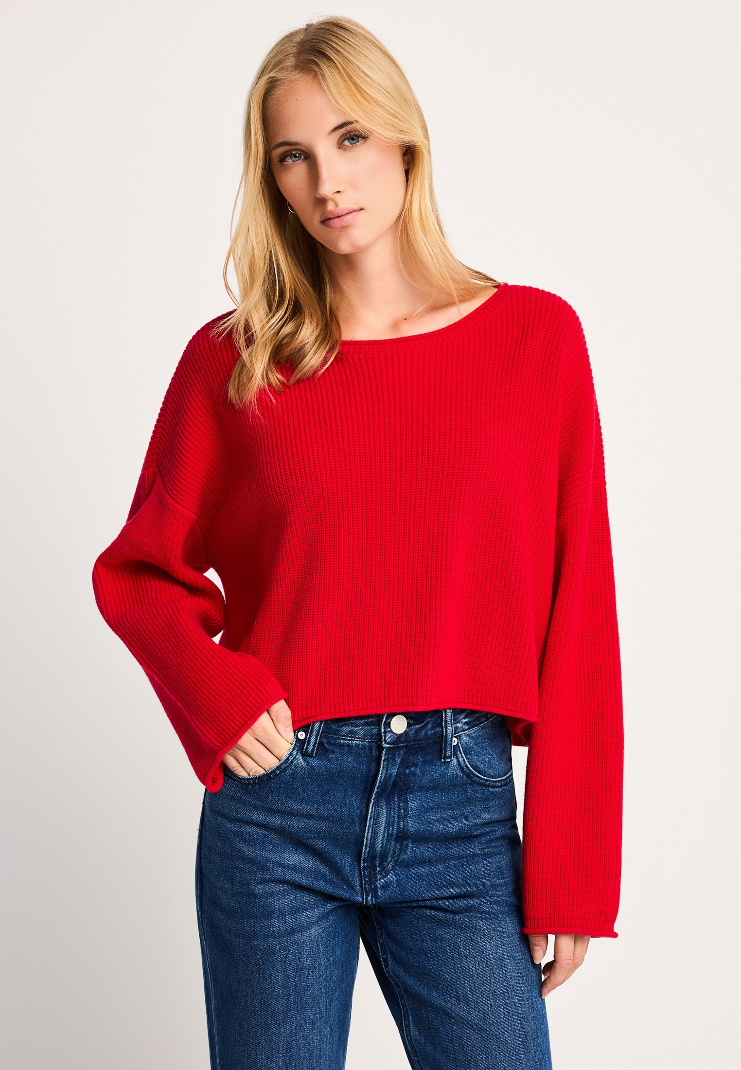 Γυναικεία oversized cropped πλεκτή μπλούζα με μαλλί