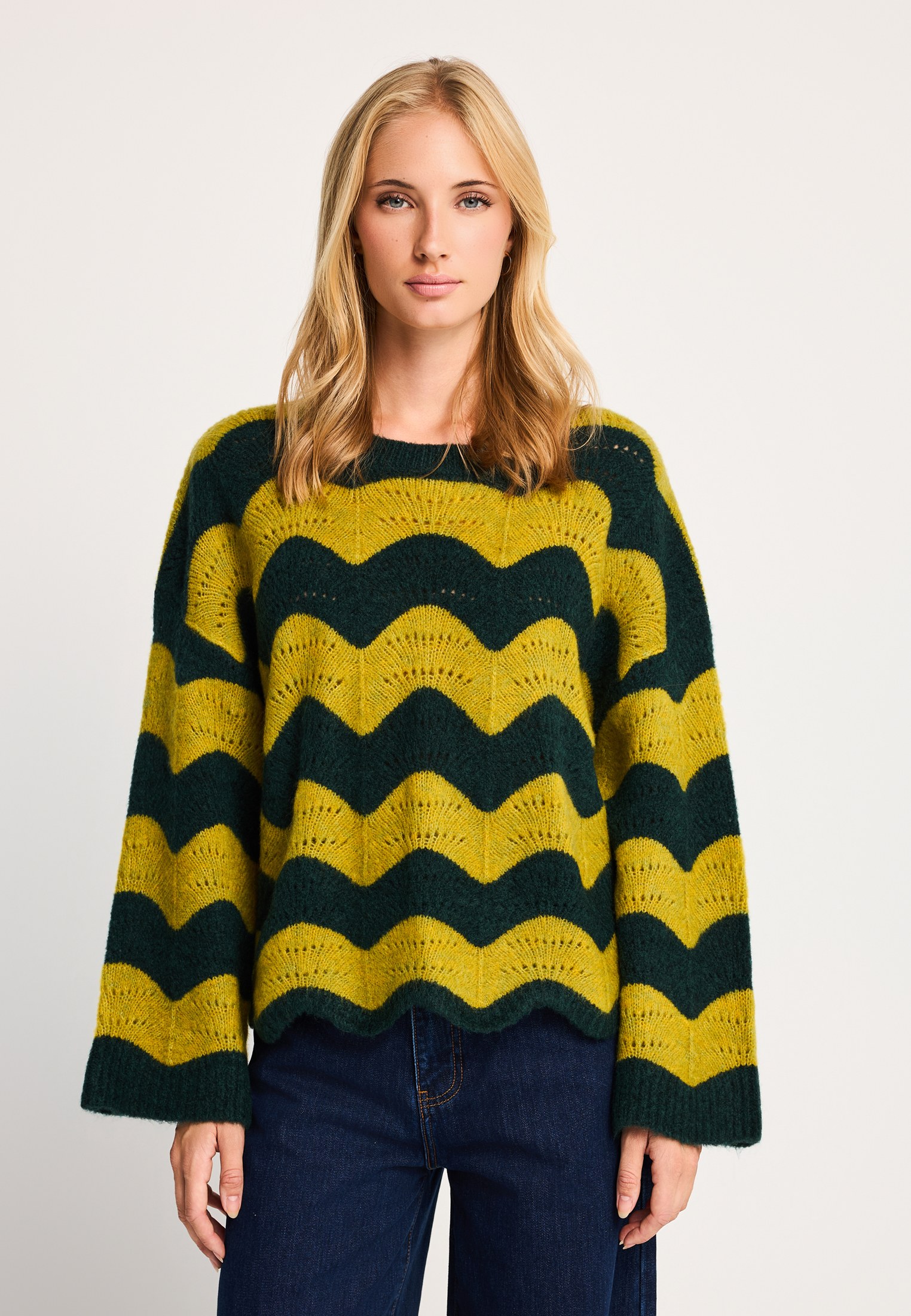 Γυναικεία οversized πλεκτή μπλούζα με wavy pattern