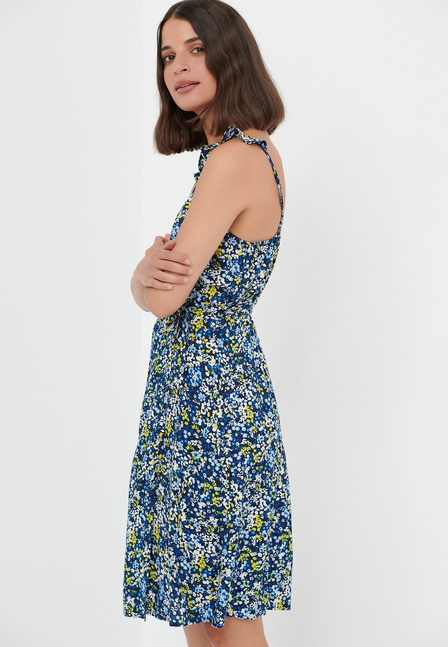 Εμπριμέ κρουαζέ φόρεμα φωτογραφία