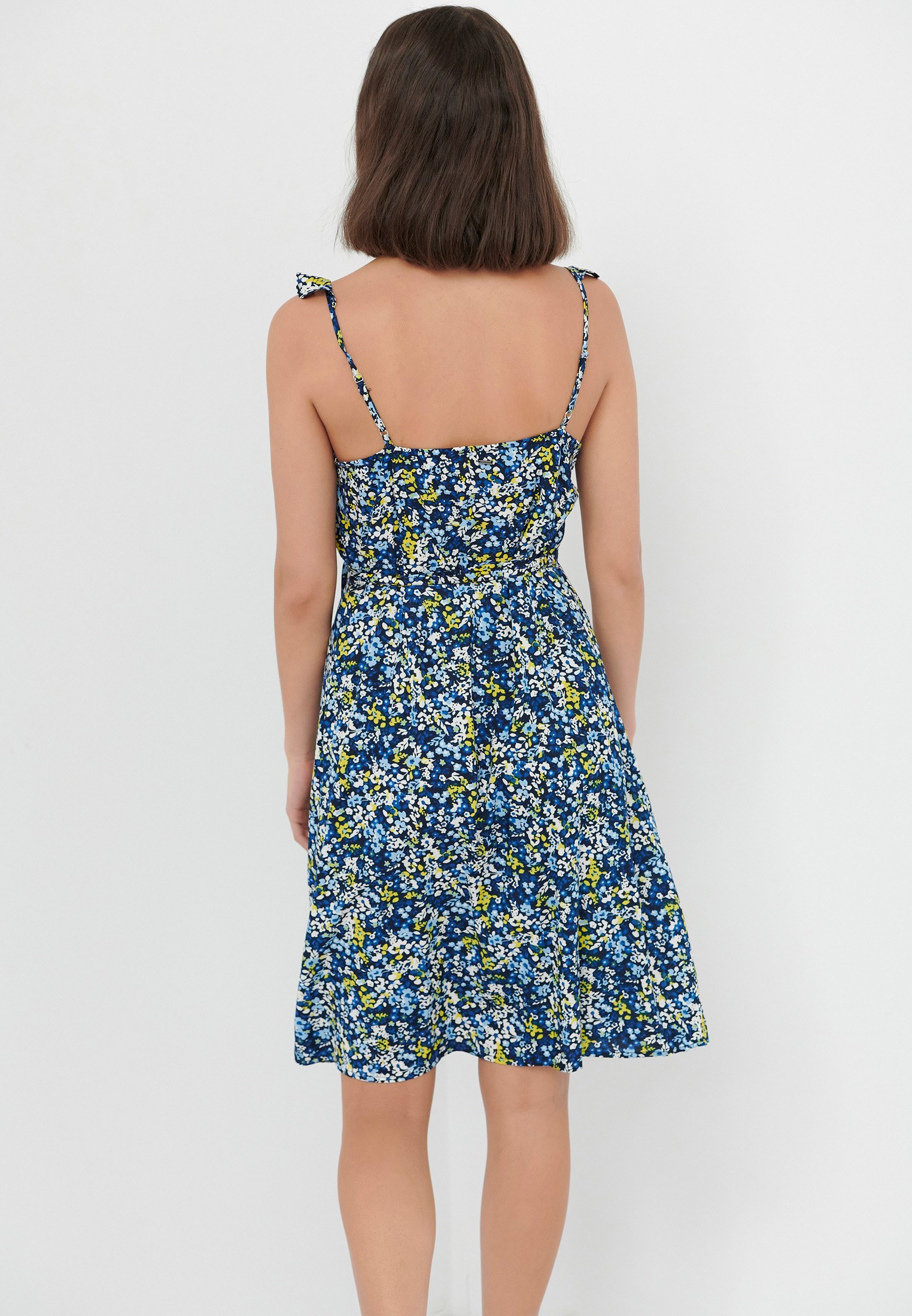 Εμπριμέ κρουαζέ φόρεμα φωτογραφία