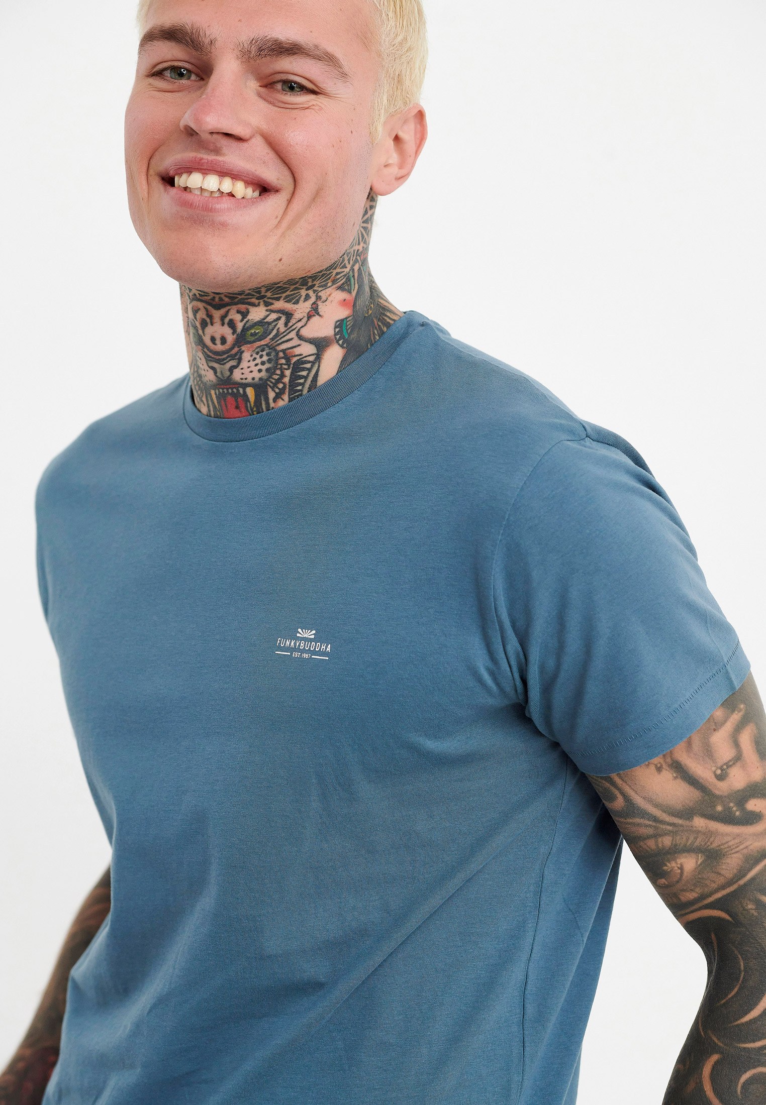 Essential t-shirt με λαιμόκοψη φωτογραφία