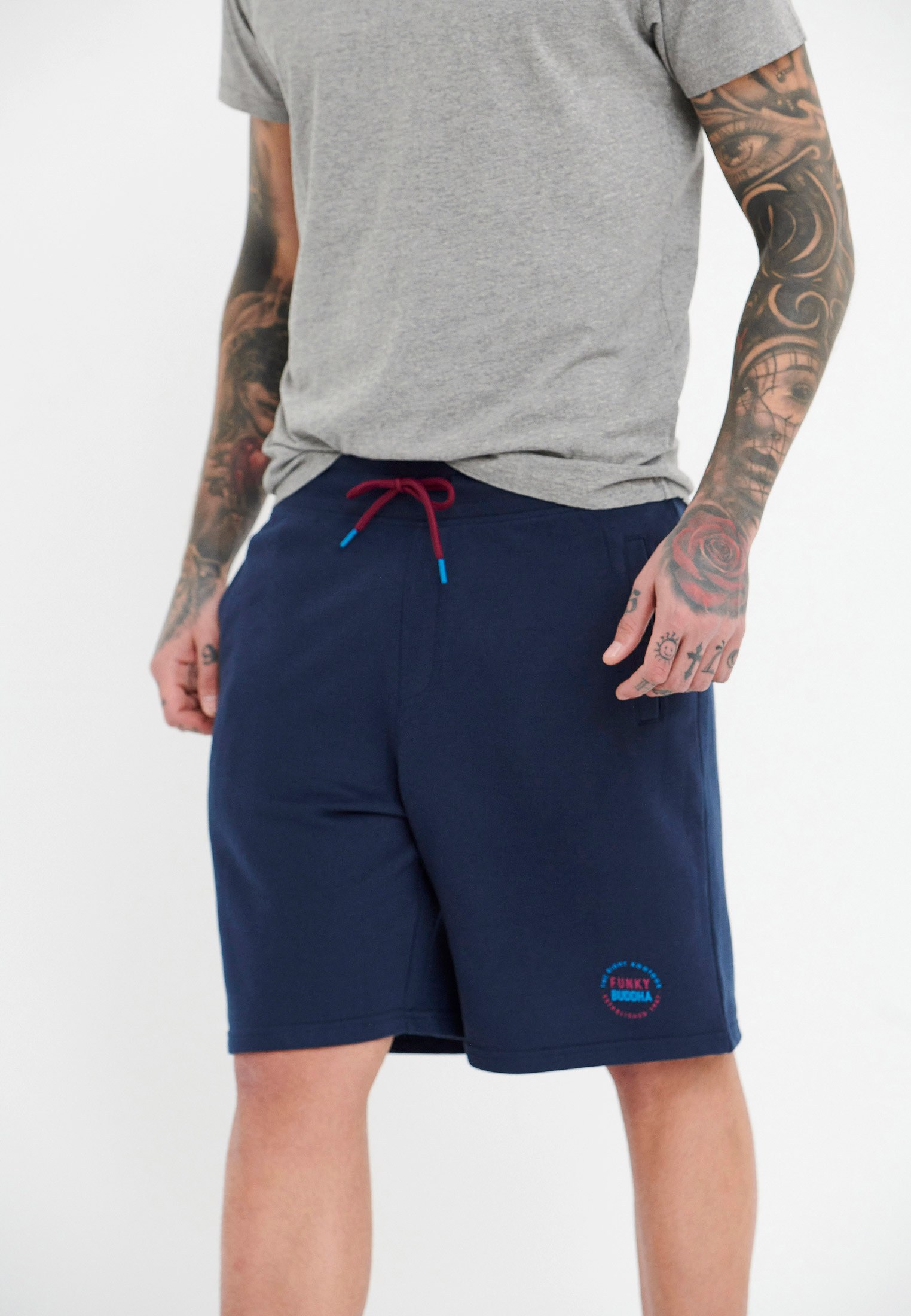 Essential αθλητική βερμούδα με λογότυπο