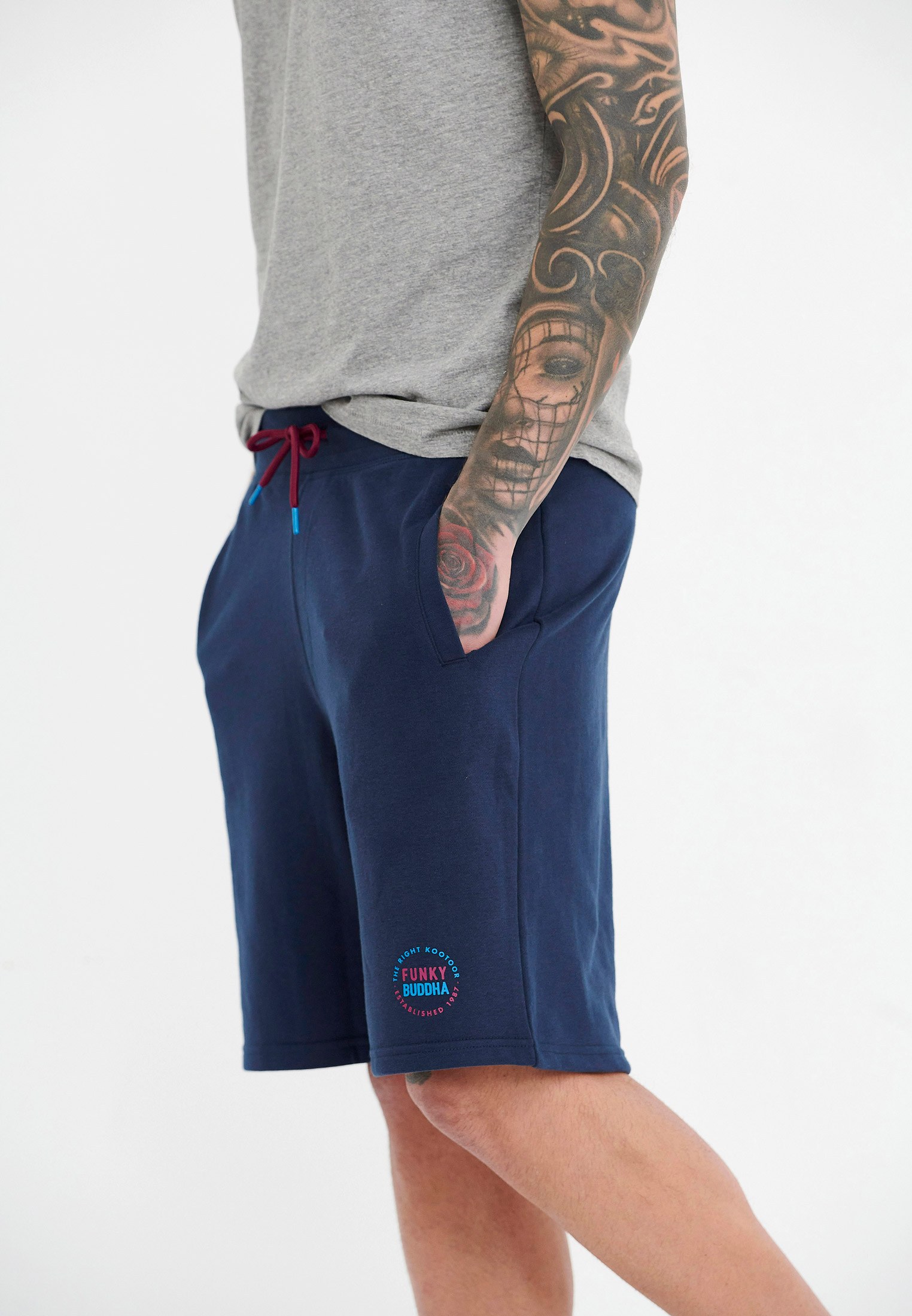 Essential αθλητική βερμούδα με λογότυπο