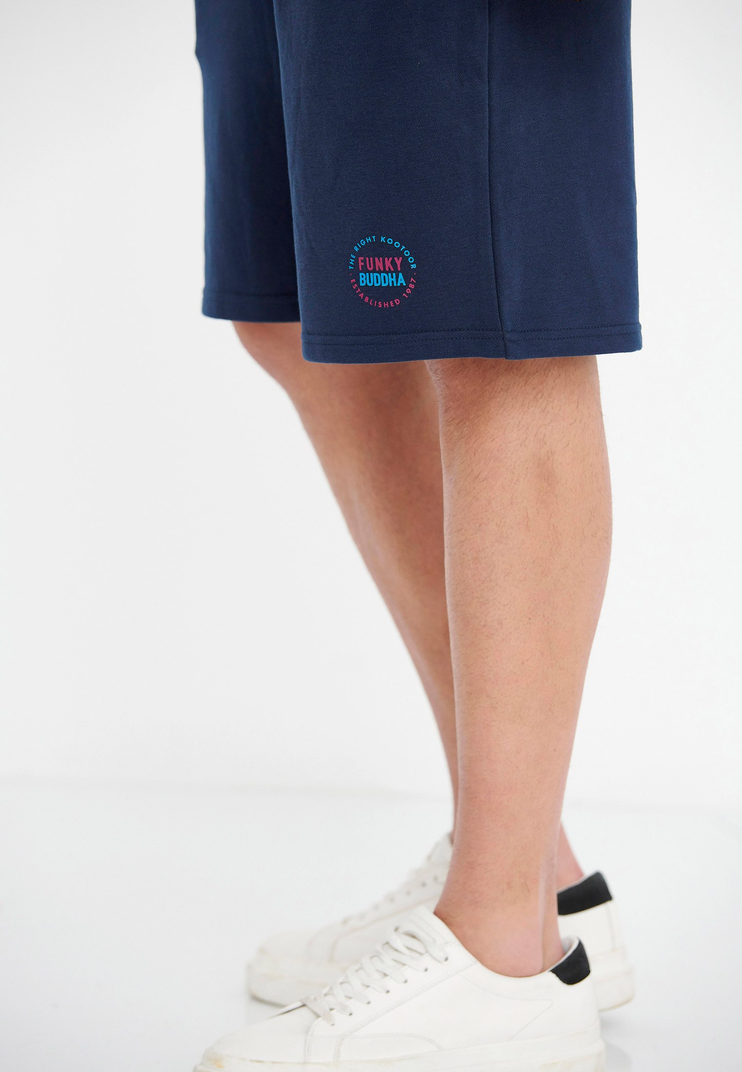 Essential αθλητική βερμούδα με λογότυπο