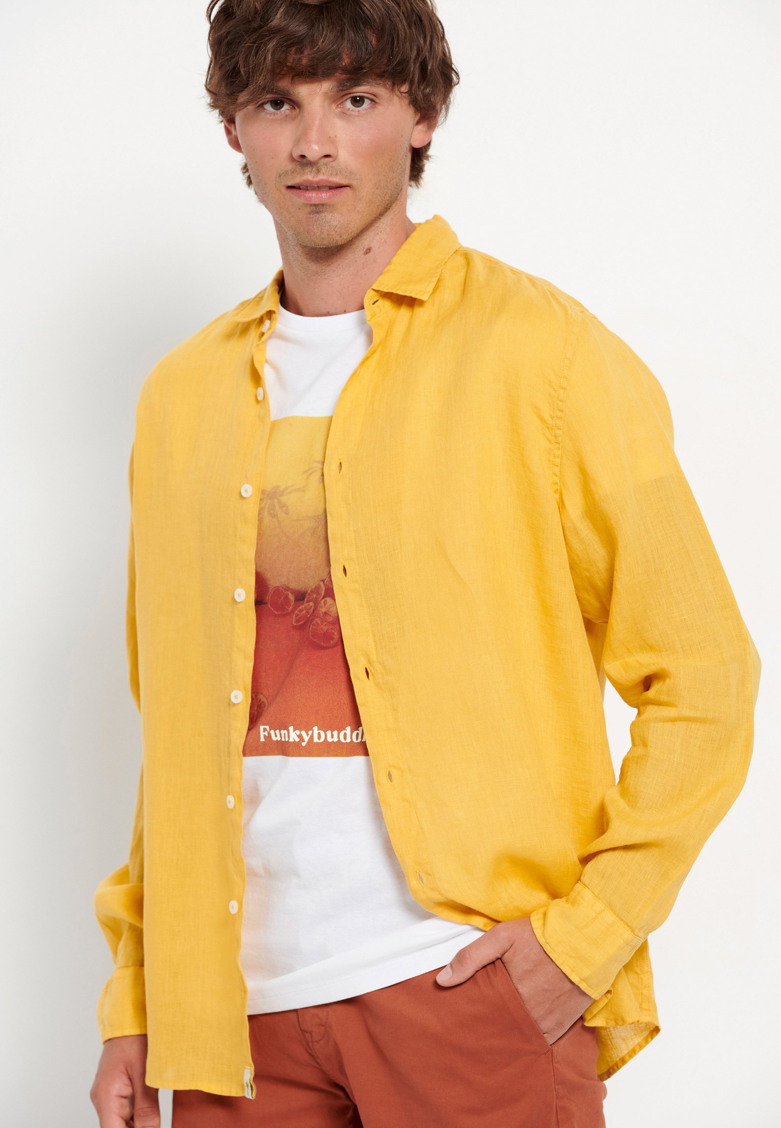 Essential λινό πουκάμισο φωτογραφία