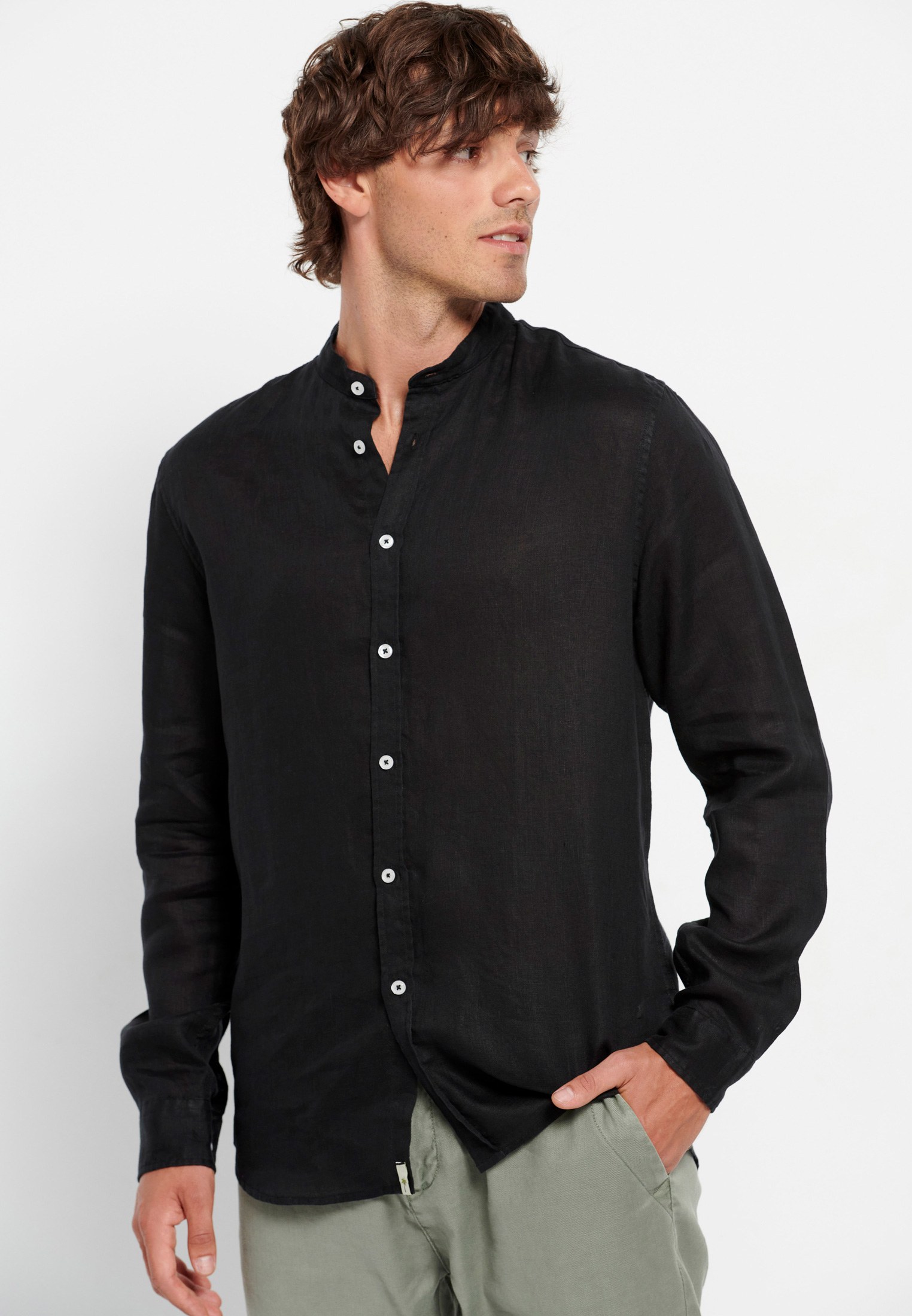 Λινό πουκάμισο με λαιμό mao φωτογραφία