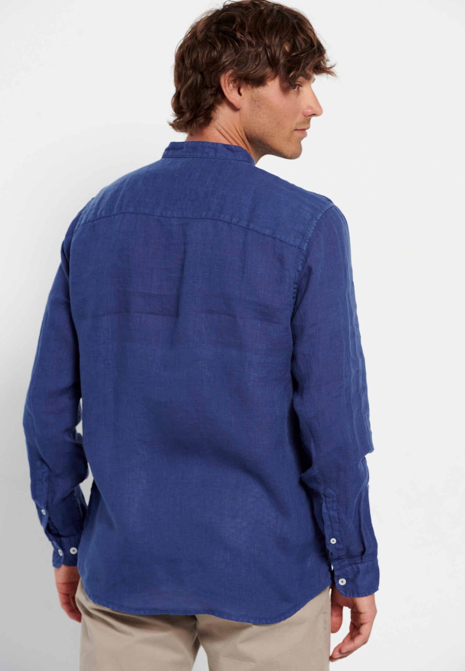 Λινό πουκάμισο με λαιμό mao φωτογραφία