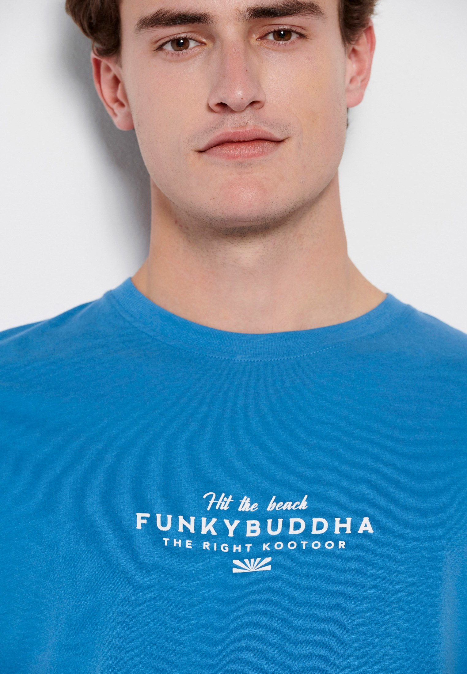 T-shirt με Funky Buddha τύπωμα στο στήθος φωτογραφία