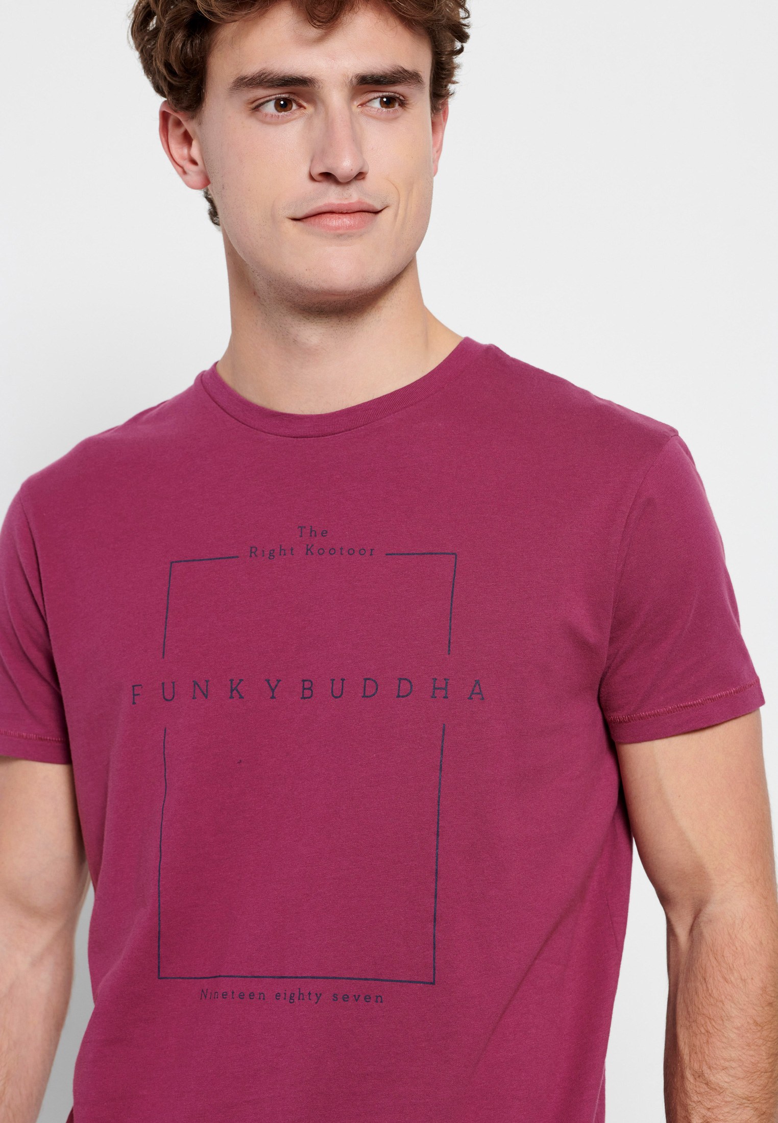 T-shirt με minimal branded τύπωμα φωτογραφία