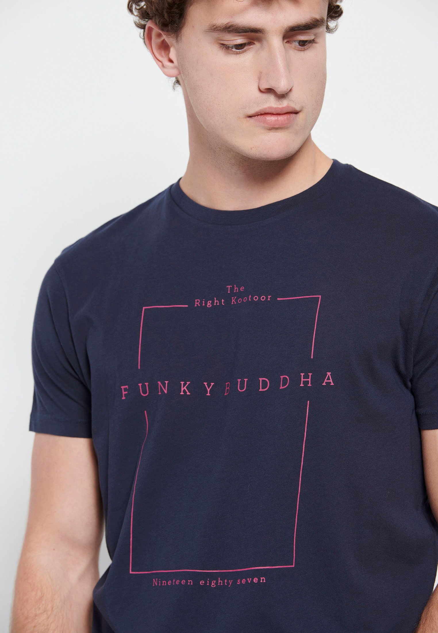 T-shirt με minimal branded τύπωμα φωτογραφία