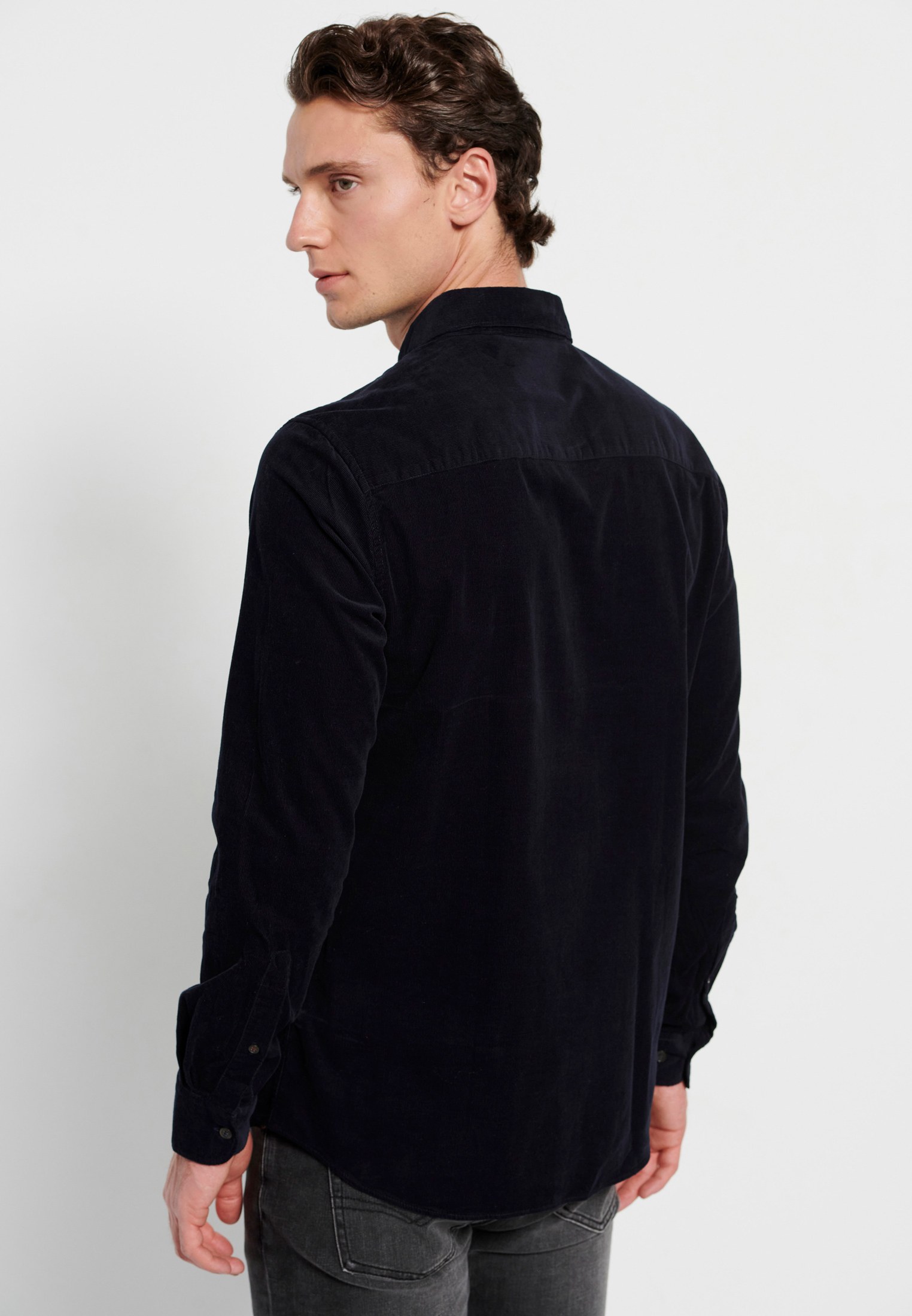 Κοτλέ πουκάμισο με κεντημένο logo