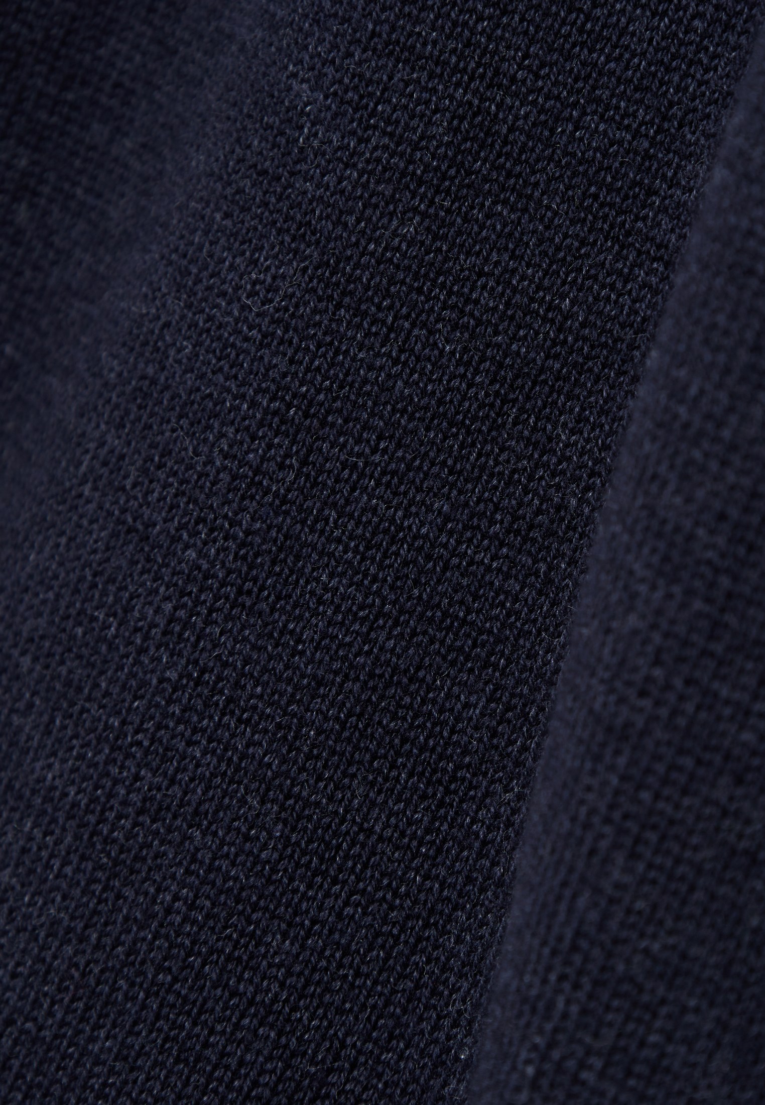 Essential πουλόβερ με V λαιμόκοψη