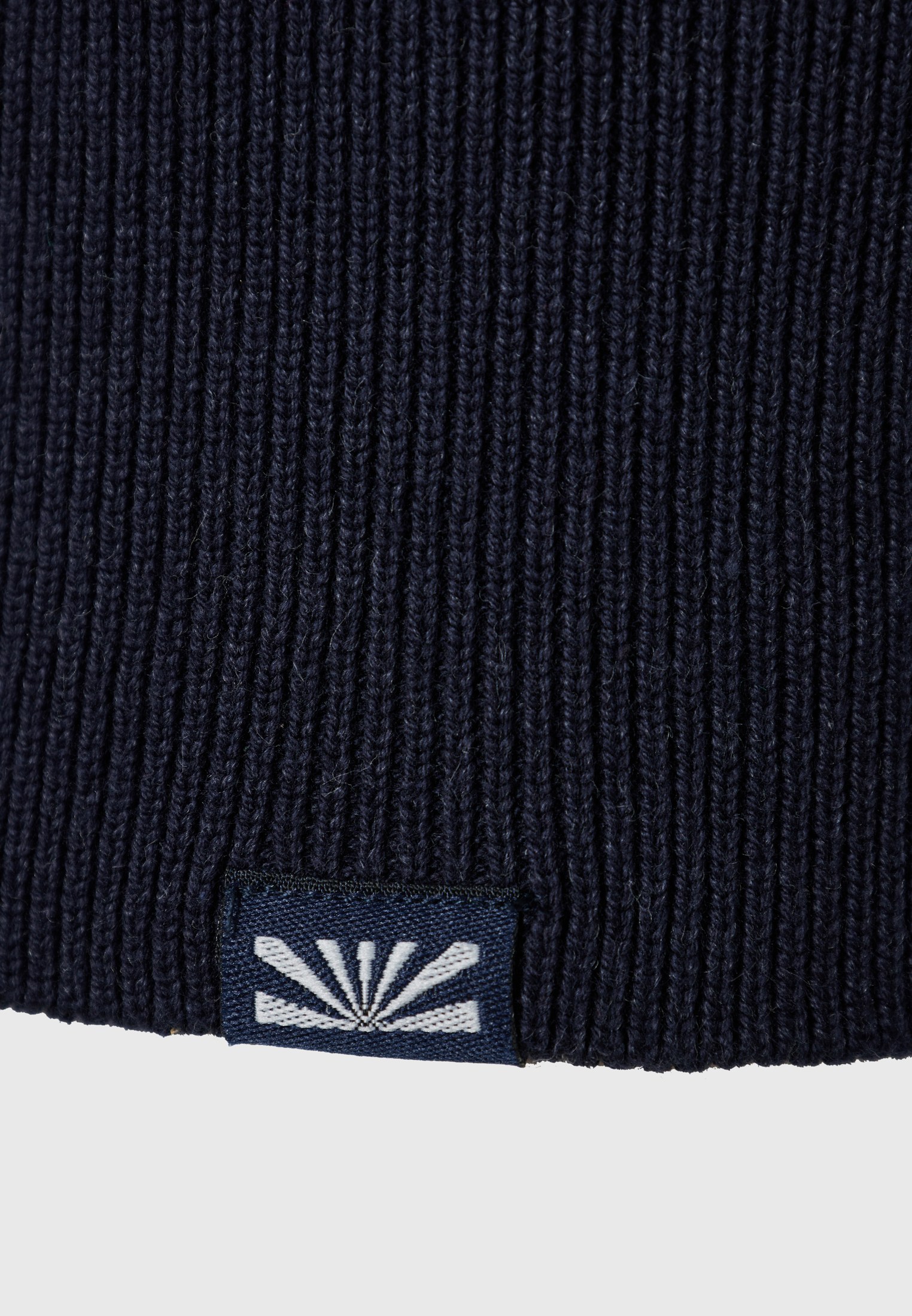 Essential πουλόβερ με V λαιμόκοψη