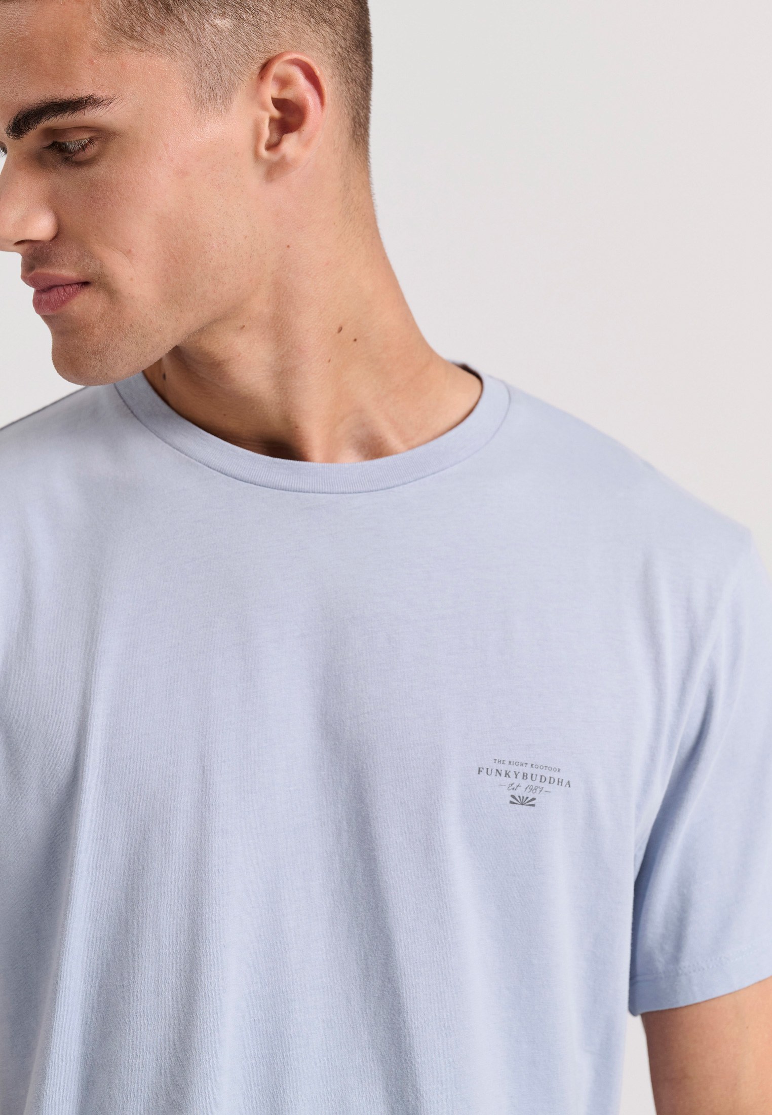 T-shirt με branded τύπωμα - The essentials