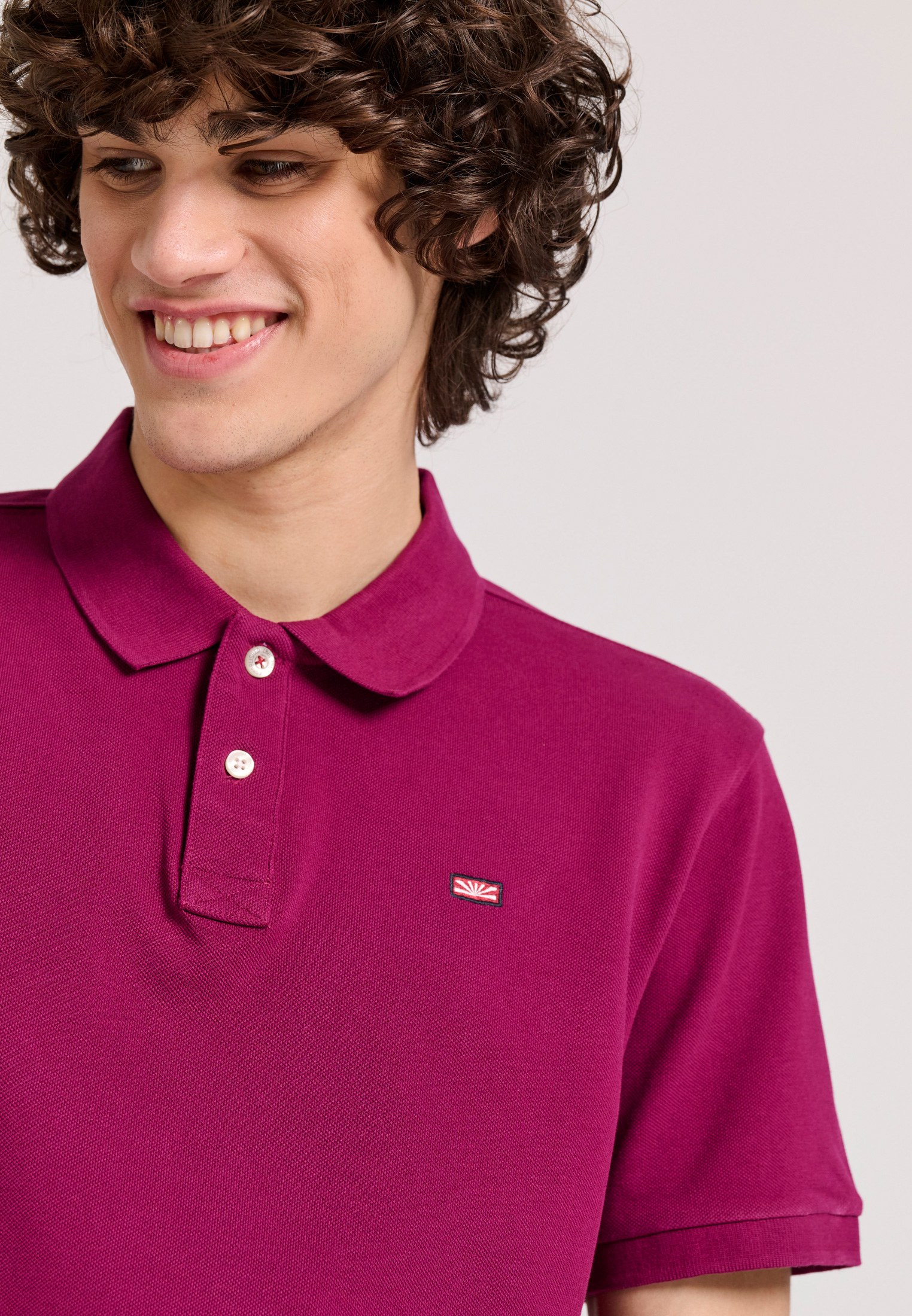 Essential polo μπλούζα με κεντημένο logo