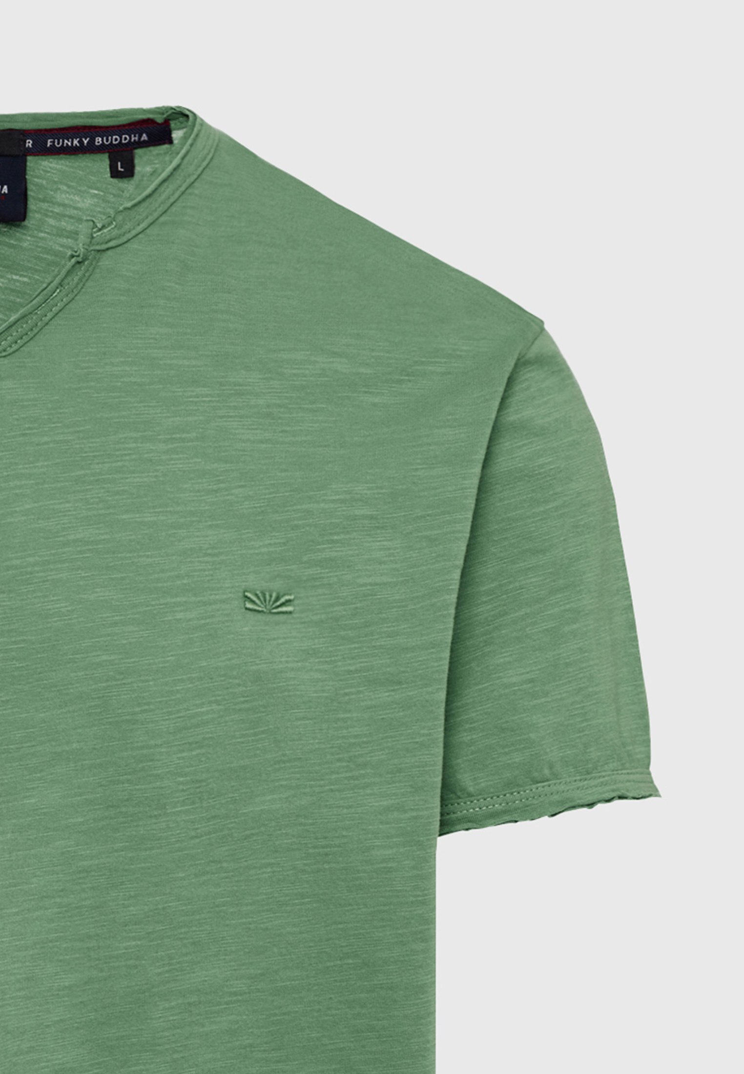 T-shirt με λαιμό henley και raw cuts - The essentials