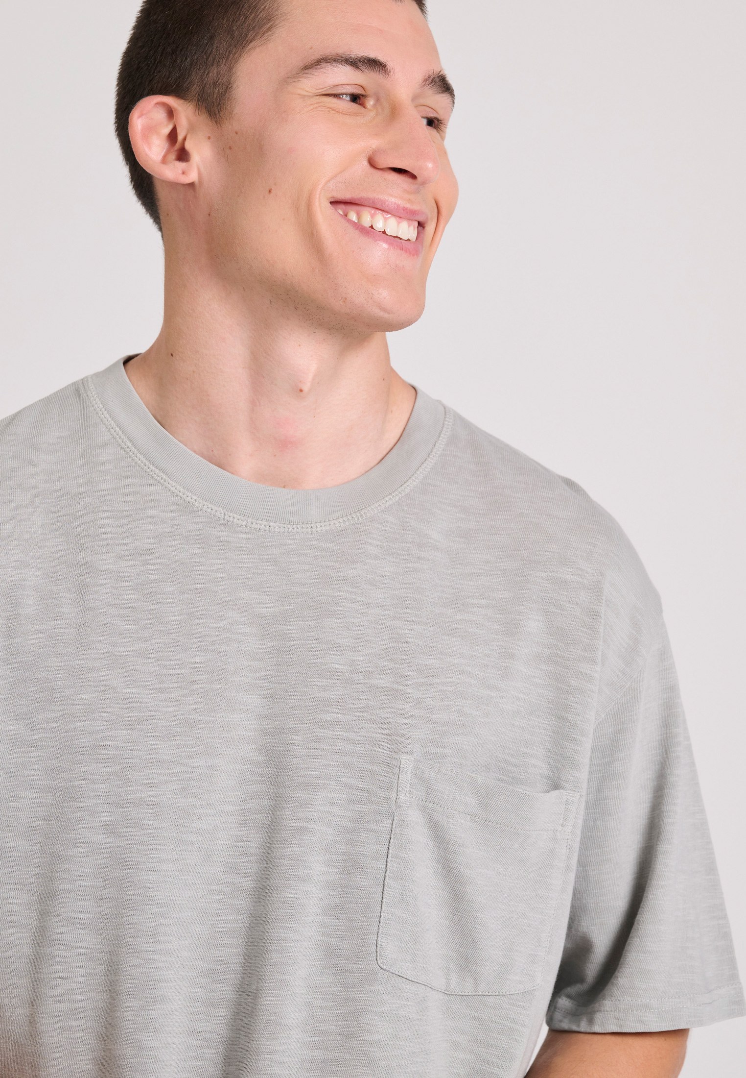 Relaxed fit t-shirt με τσέπη στο στήθος