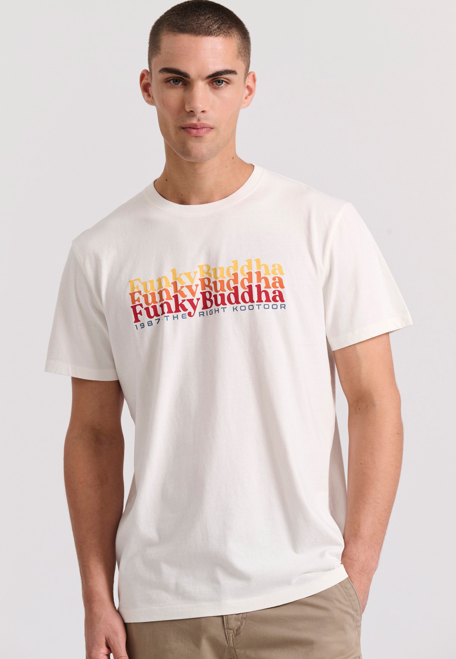 T-shirt με colorblock branded τύπωμα FBM009-044-04_OFF WHITE| funky ...