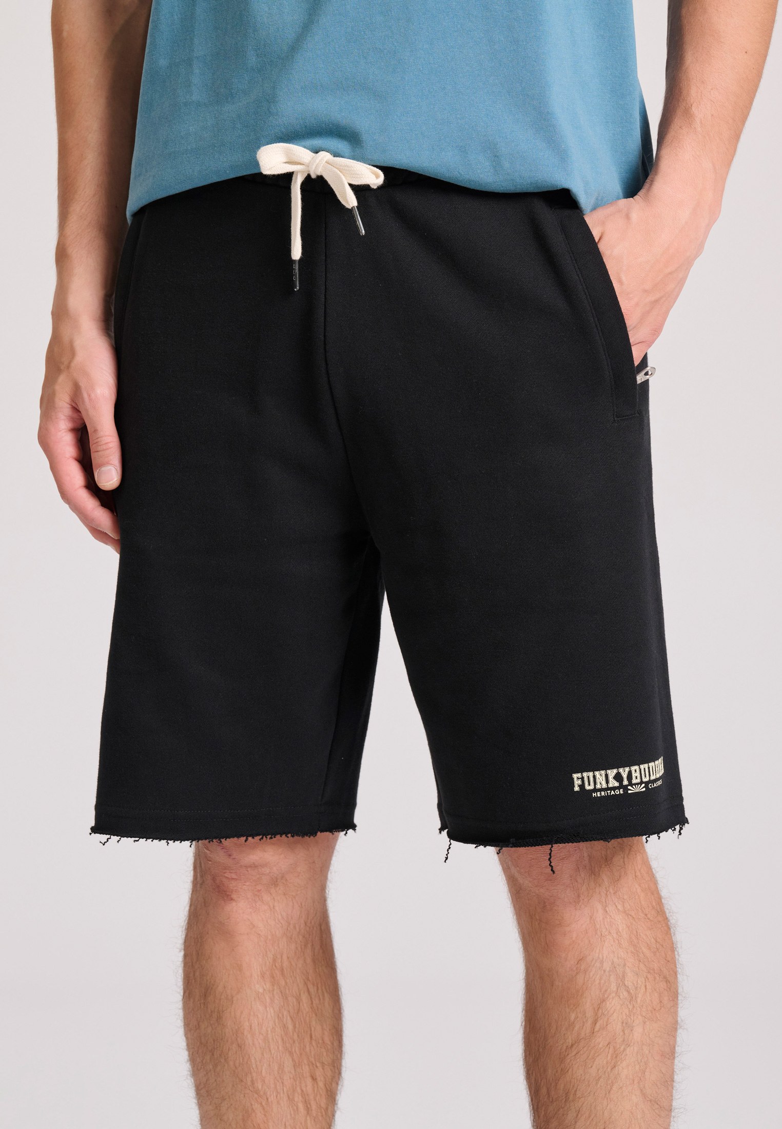 Essential wide leg fit αθλητική βερμούδα με raw cuts