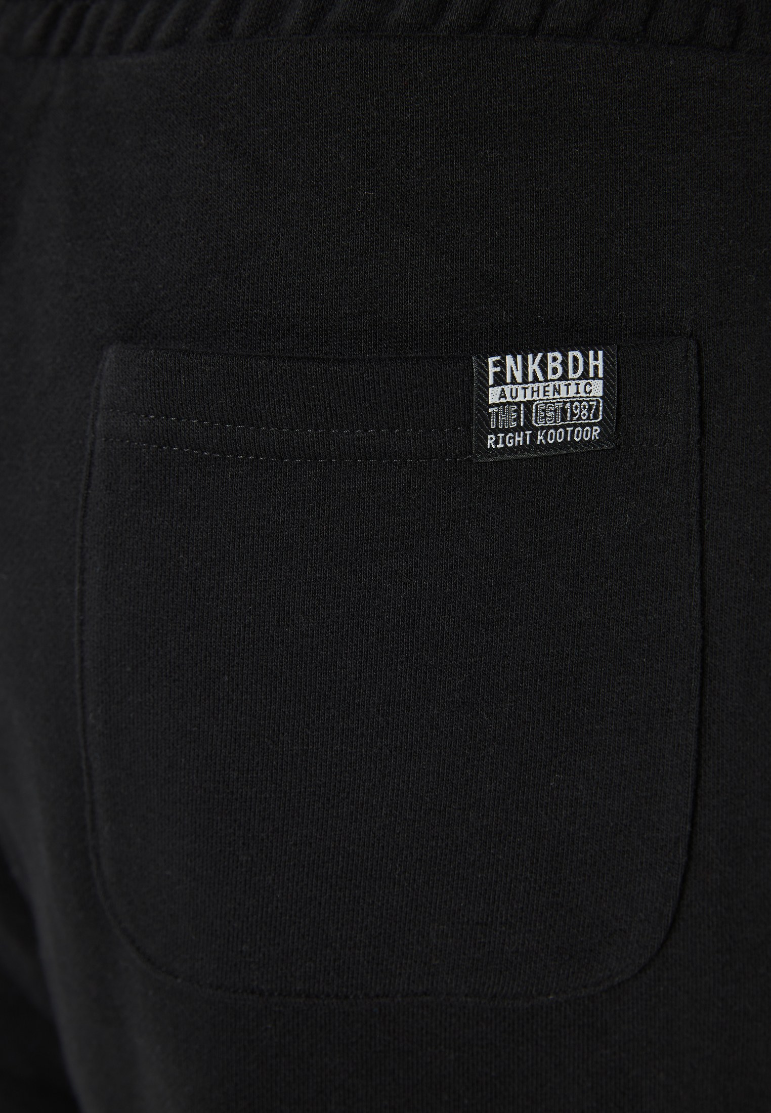 Essential wide leg fit αθλητική βερμούδα με raw cuts