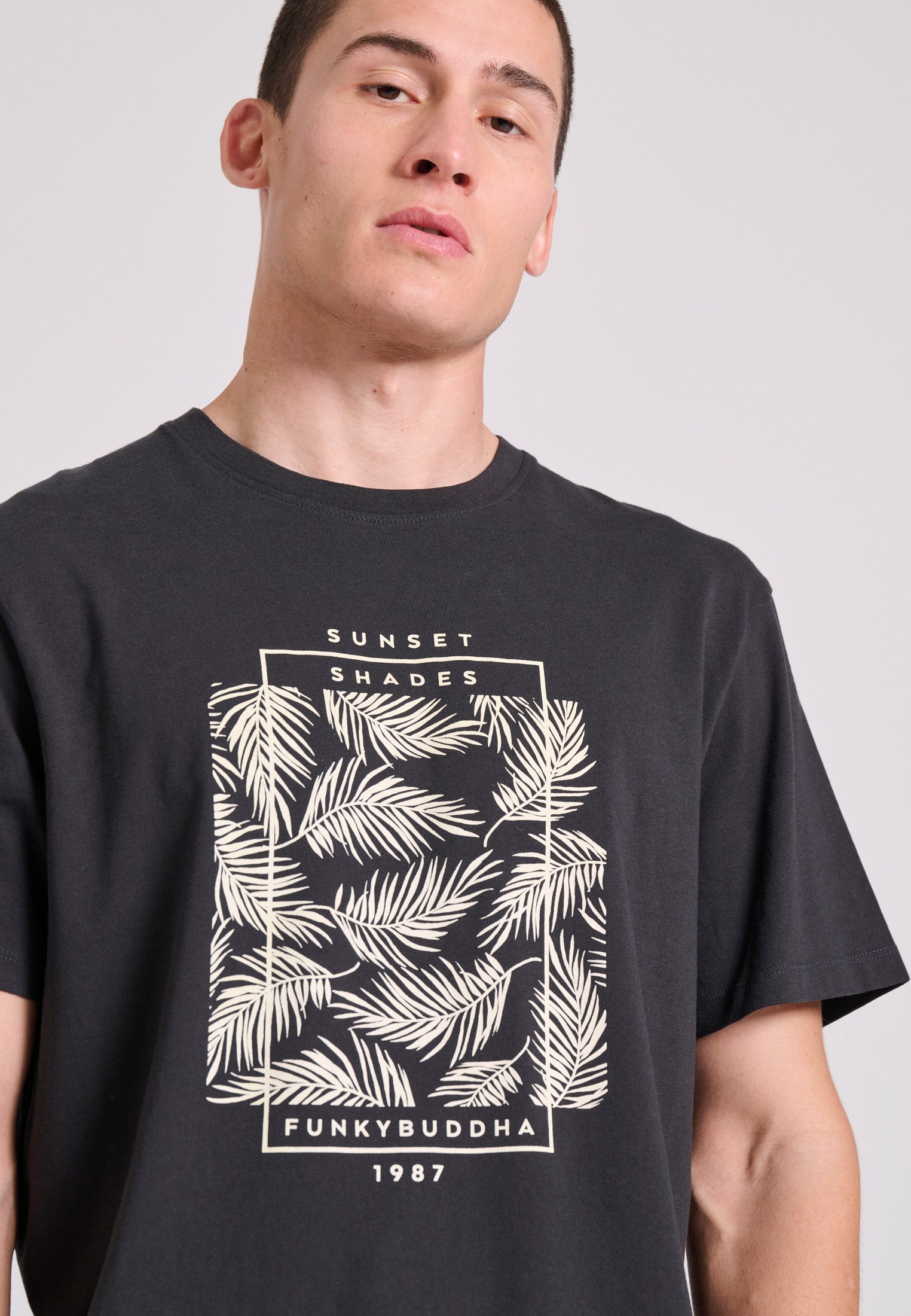 T-shirt με botanic frame τύπωμα φωτογραφία