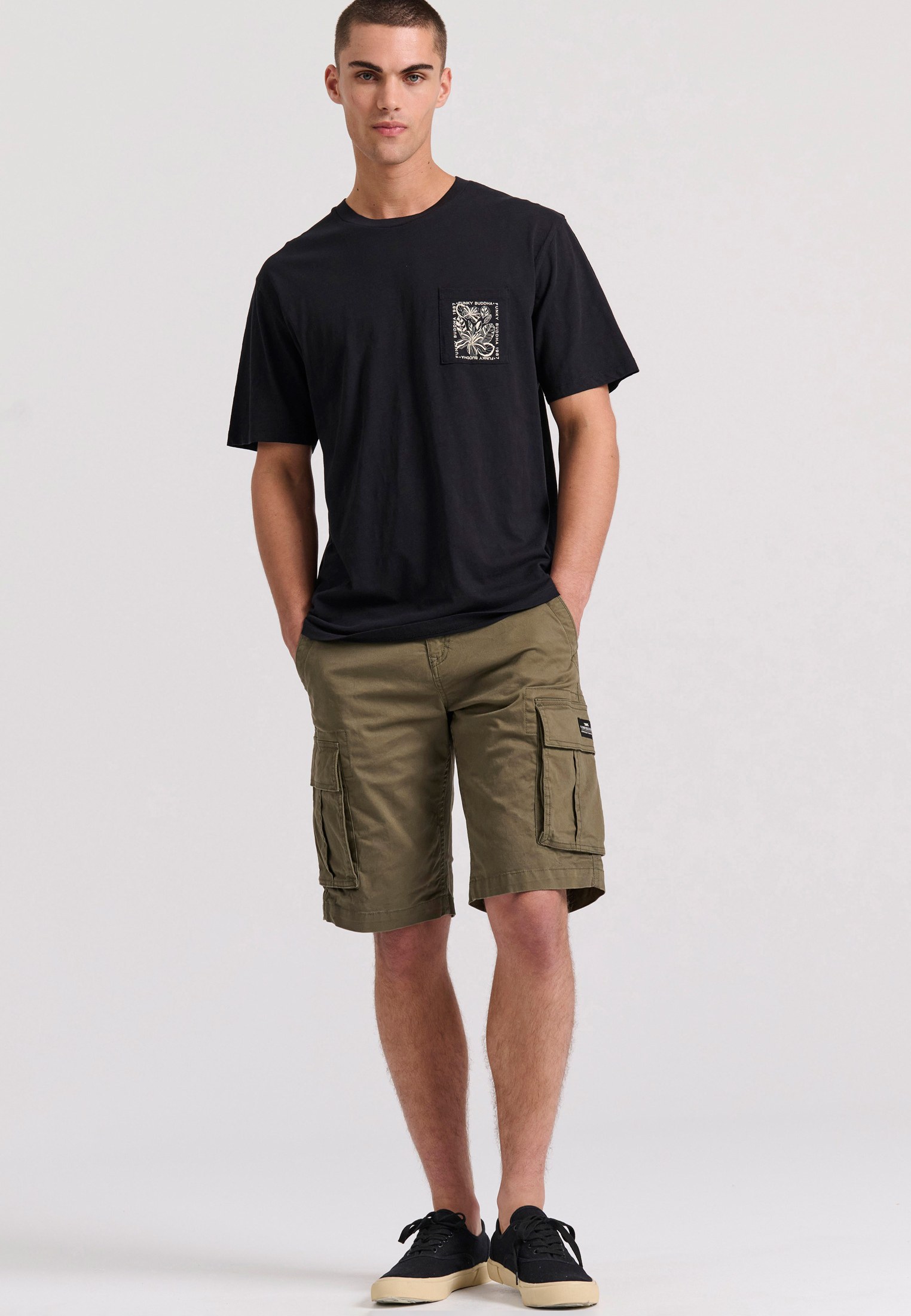 Relaxed fit t-shirt με tropical τύπωμα στην πλάτη φωτογραφία