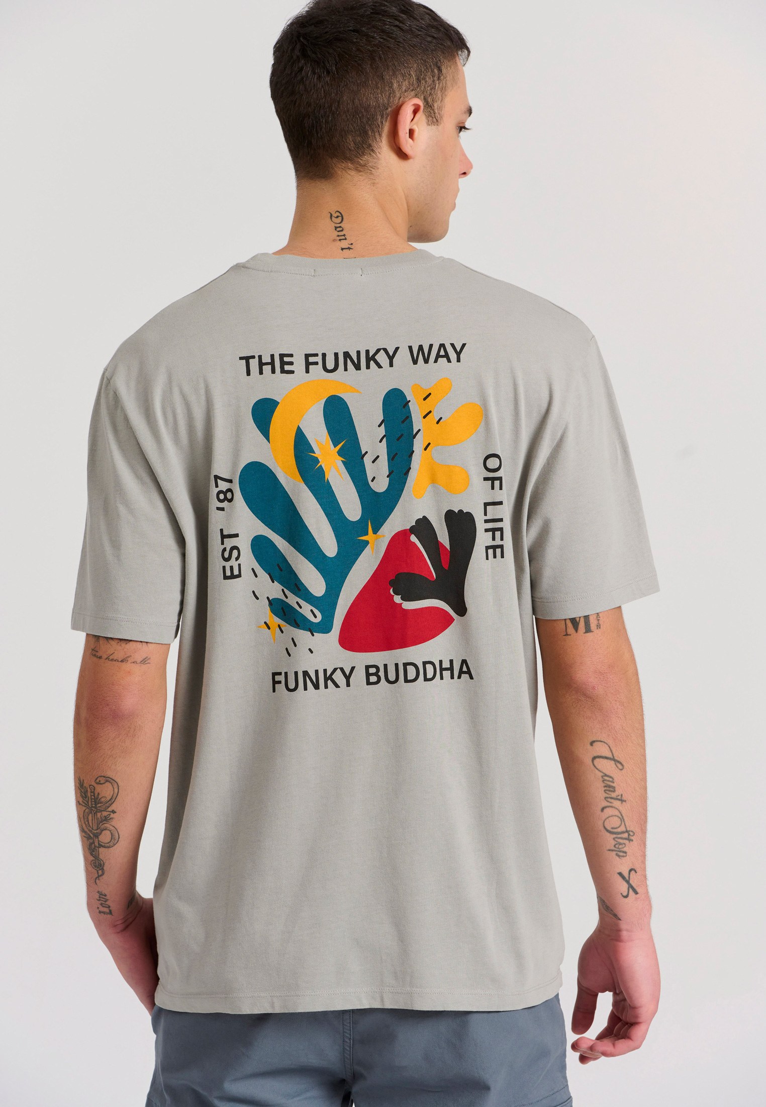 Relaxed fit t-shirt με abstract τύπωμα στην πλάτη φωτογραφία