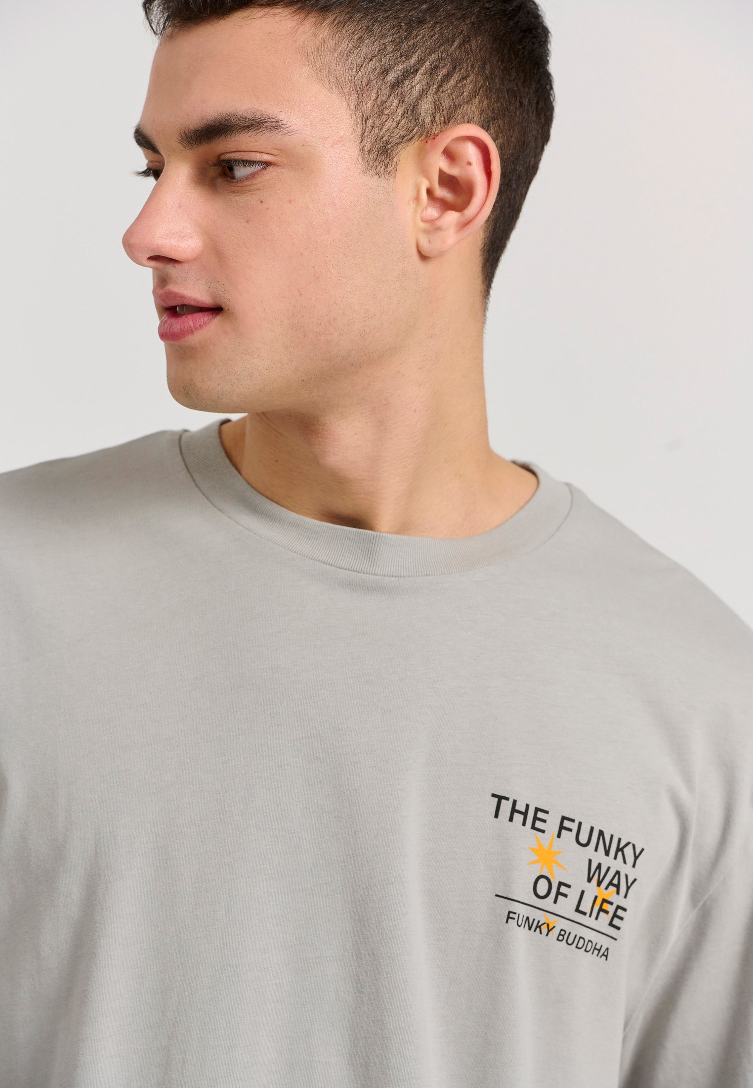 Relaxed fit t-shirt με abstract τύπωμα στην πλάτη φωτογραφία