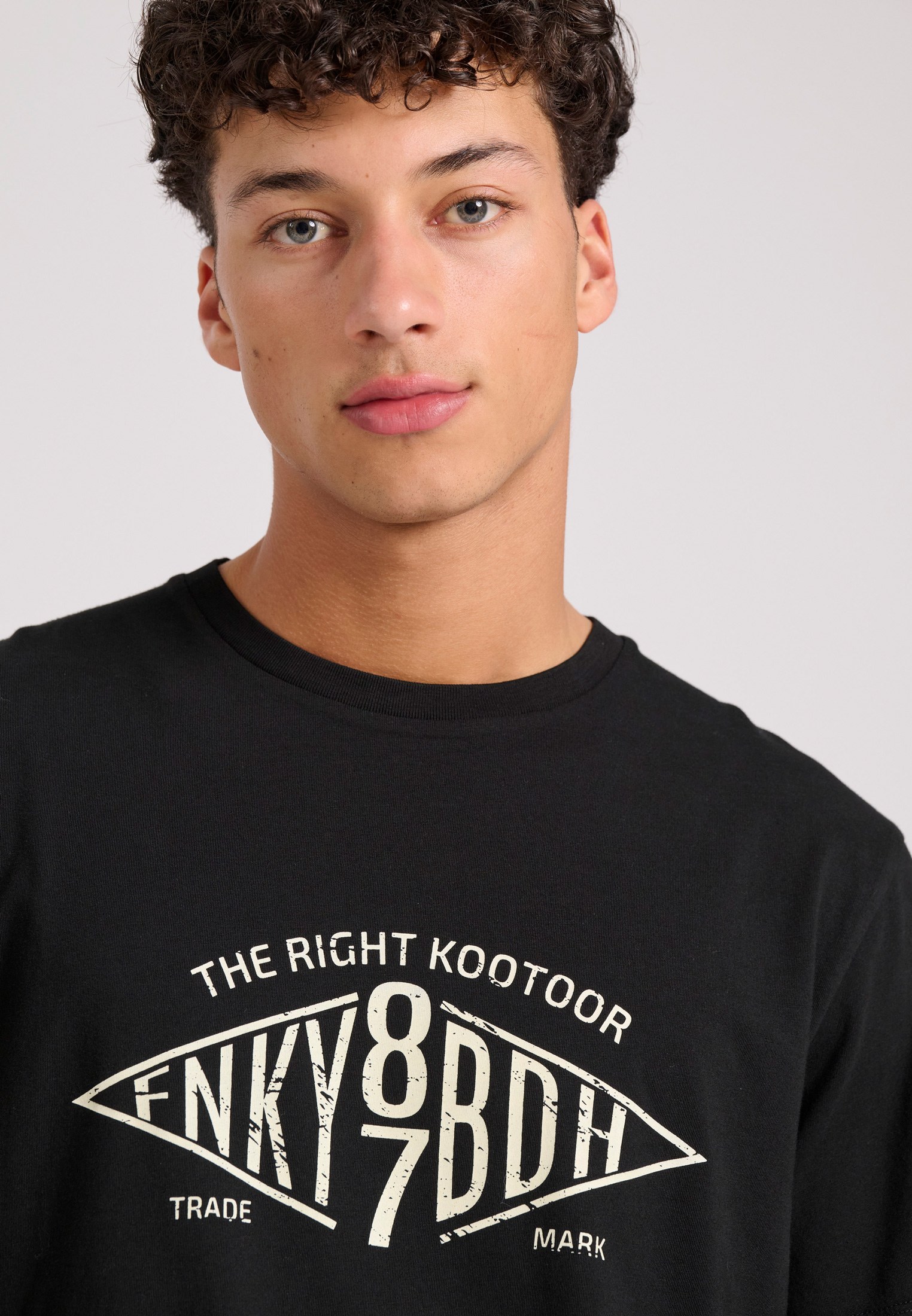 T-shirt με branded text artwork τύπωμα