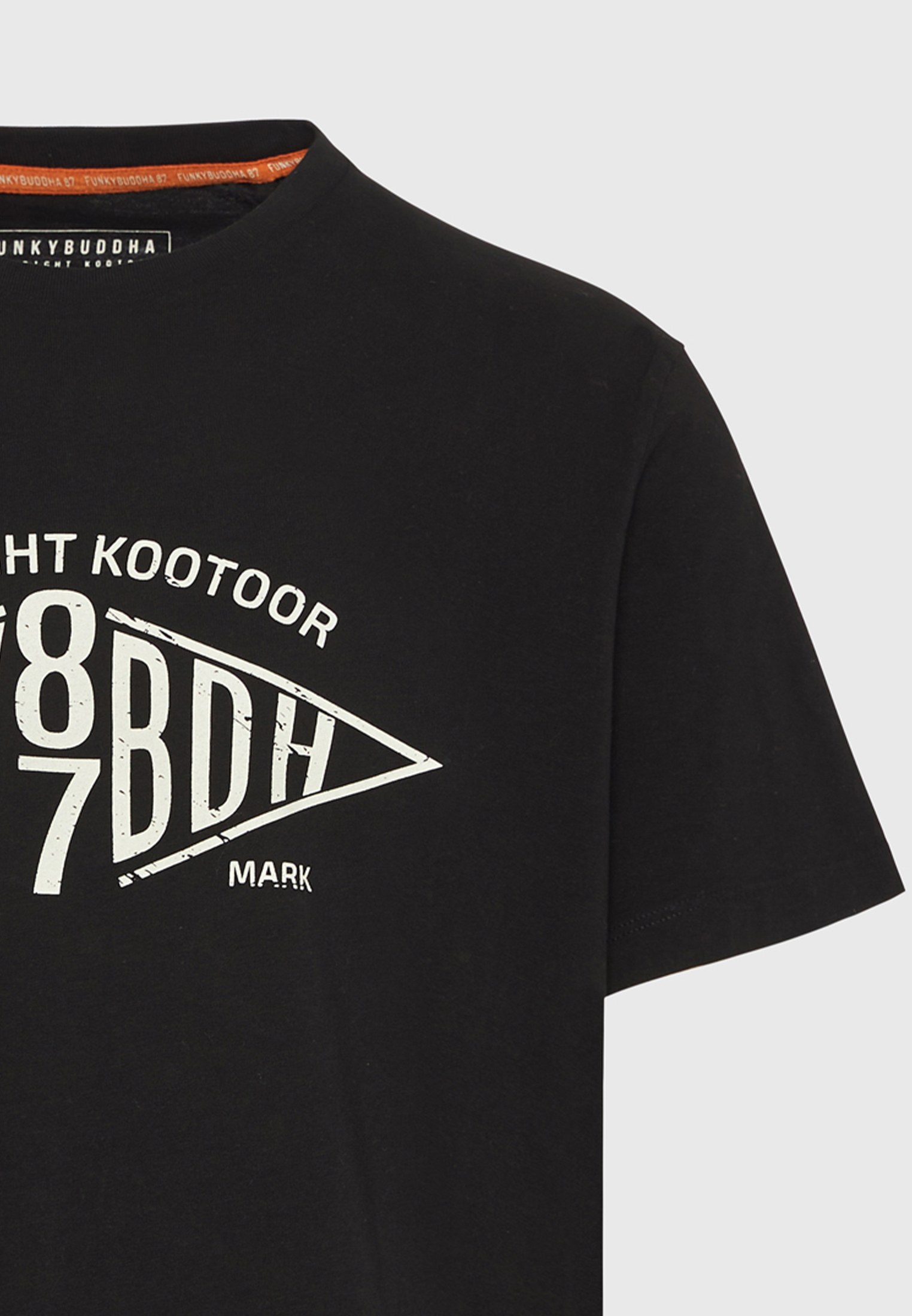 T-shirt με branded text artwork τύπωμα