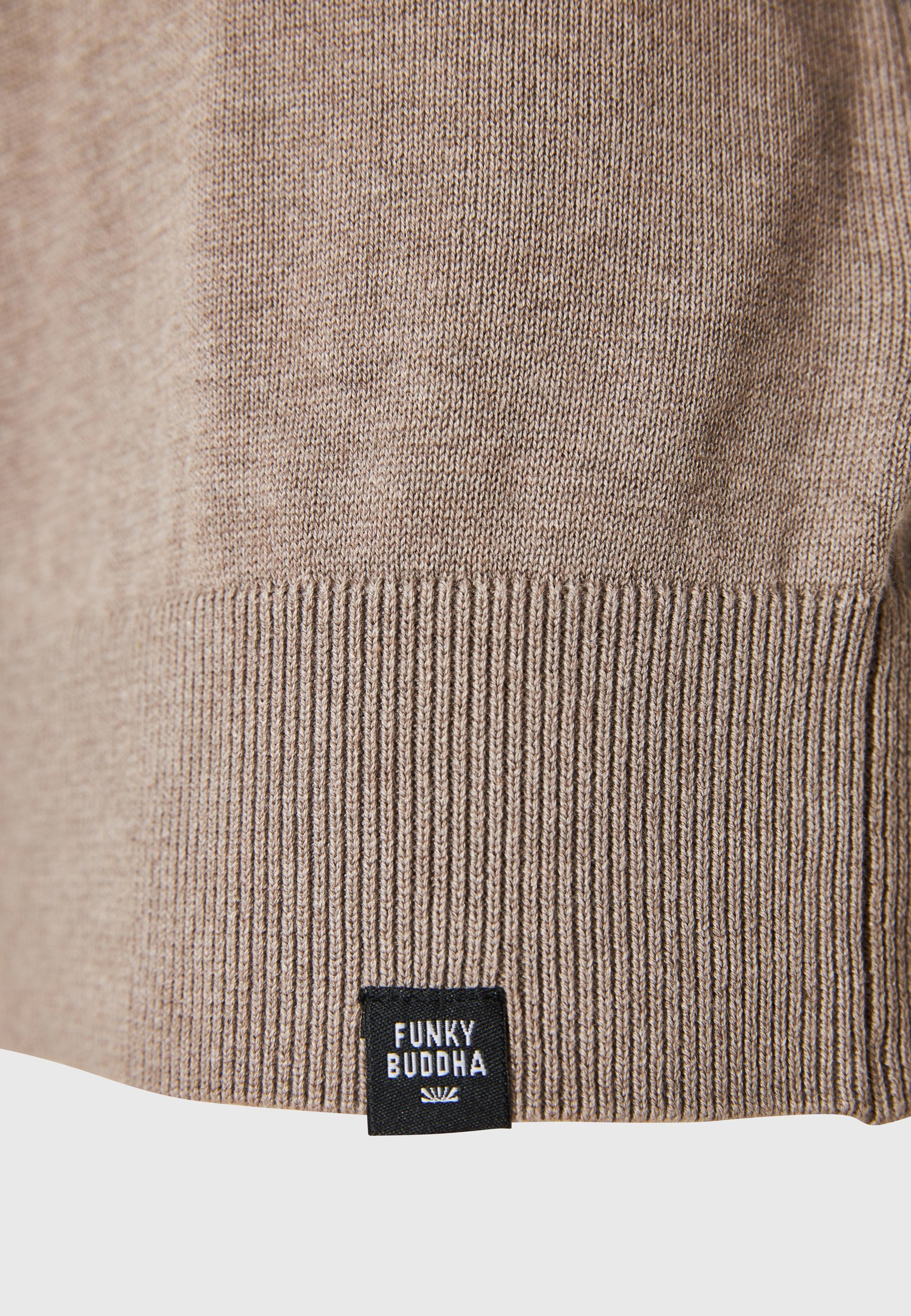 Ανδρικό πουλόβερ με V λαιμόκοψη - The essentials