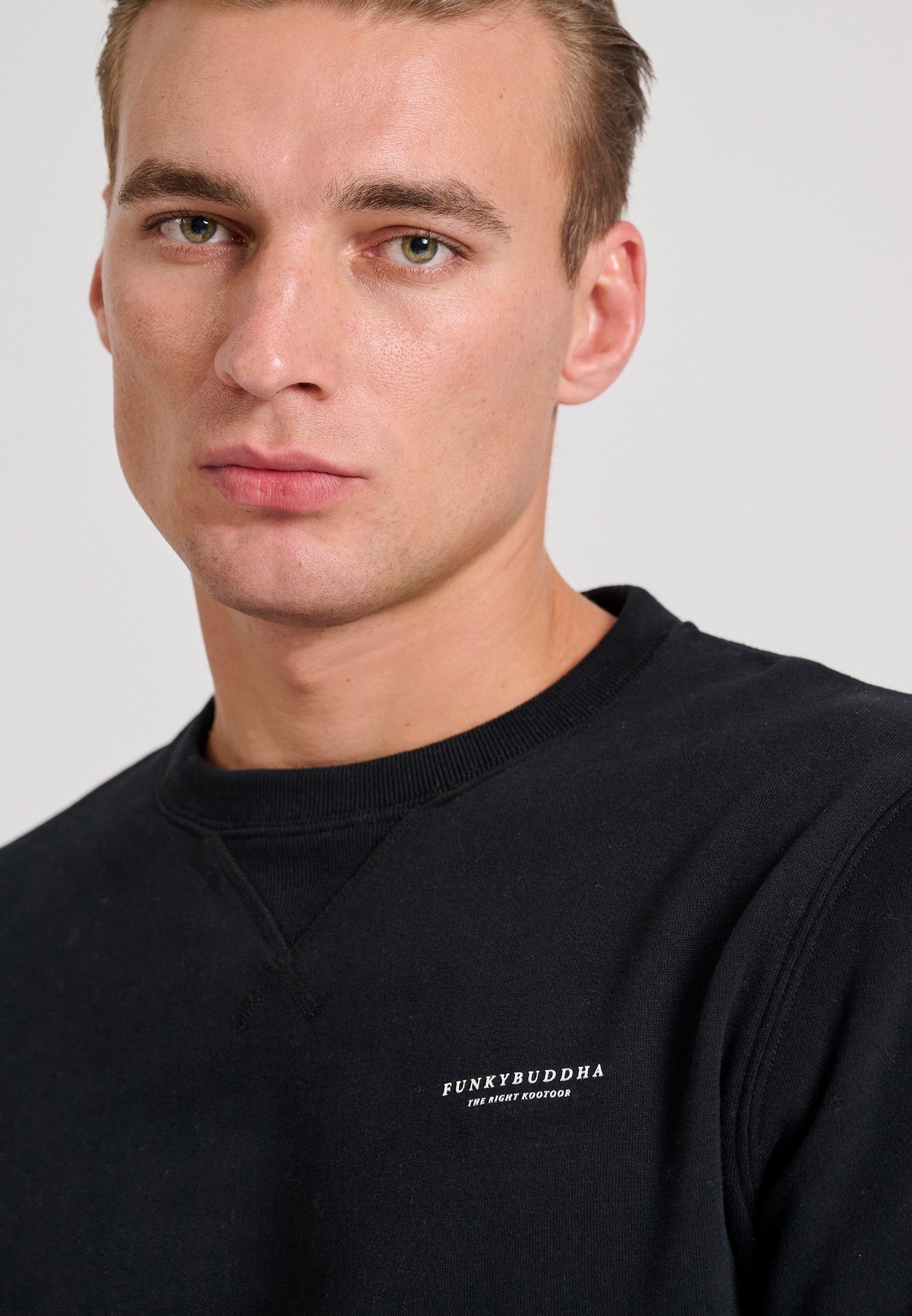 Ανδρικό φούτερ με τυπωμένο logo - The essentials